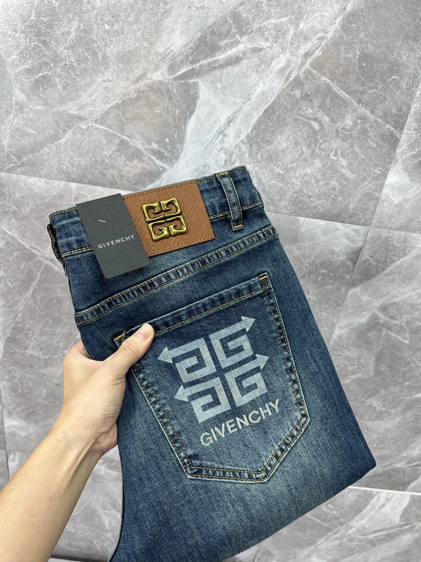 NO:915382,GIVENCHY Givenchy 2026 new men's jeans. The fabric has good elasticity. Exclusively available on the official website. Fashionable and elegant. Heavy craftsmanship design. Using original color yeast washing process. Selected imported heavyweight denim denim fabric. Equipped with counter hardware decoration. Genuine leather label. Exquisite stitching. Big brand style. Worth owning. Size 28-38, shipped next day,,givenchy,givenchy,jeans,19860909GIVENCHY纪梵希 2026新品男士牛仔裤 面料弹性好.独家发售 官网同步 时尚优雅 重工艺设计.采用原色酵母水洗工艺 精选进口重磅丹宁牛仔面料 配专柜五金装饰 真皮皮牌 精致车线 大牌风范 值得拥有.码数28-38,隔天出货,,givenchy,givenchy,jeans,,Men's clothing
