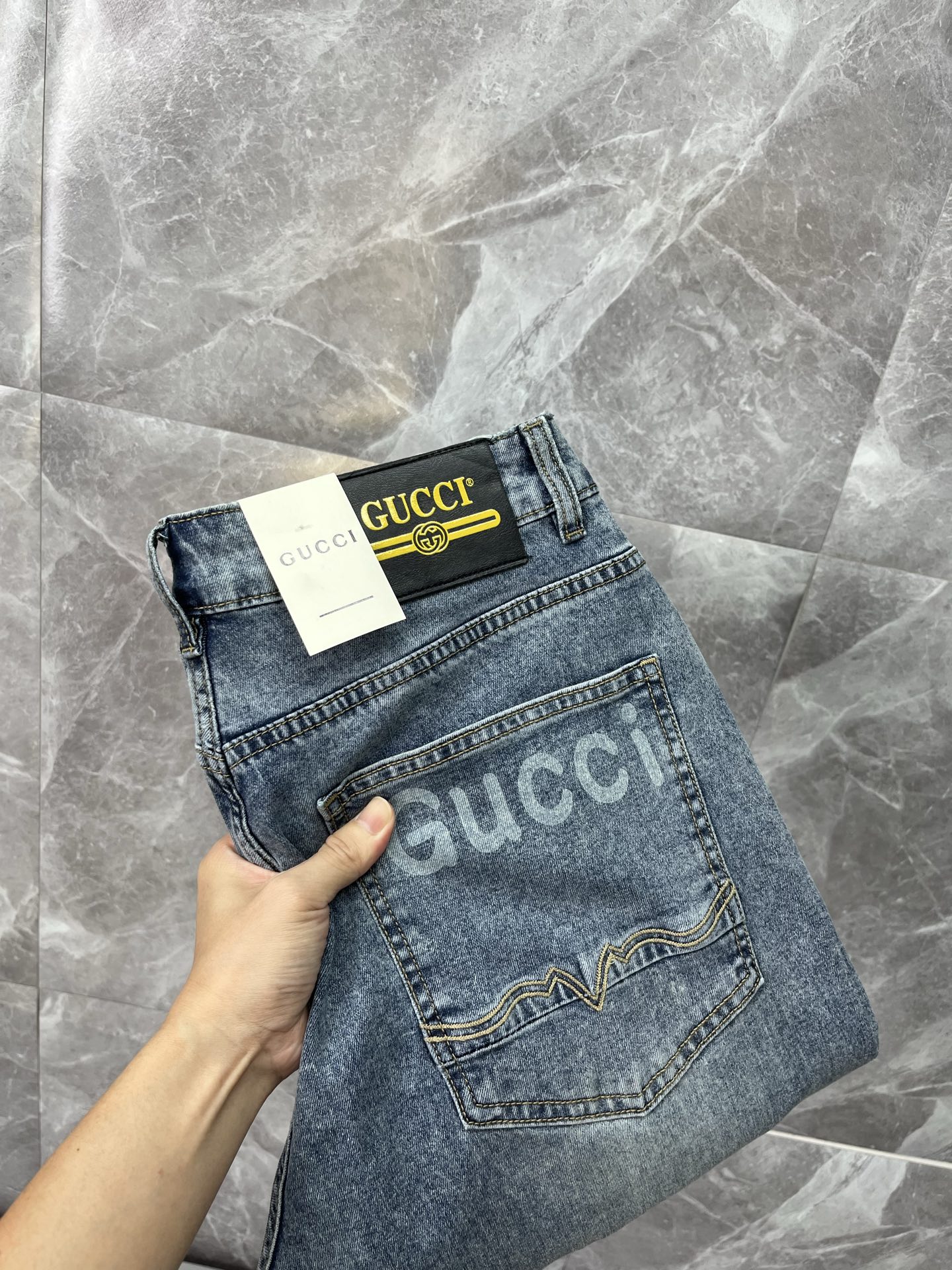 NO:915384,GUCCI Gucci 2026 new men's jeans. The fabric has good elasticity. Exclusively sold on the official website. Fashionable and elegant. Heavy craftsmanship design. Using original color yeast washing process. Selected imported heavy denim denim fabric. Equipped with counter hardware decoration. Genuine leather label. Exquisite stitching. Big brand style. Worth having. Size 28-38, shipped next day,,gucci,jeans,19860909GUCCI古奇 2026新品男士牛仔裤 面料弹性好.独家发售 官网同步 时尚优雅 重工艺设计.采用原色酵母水洗工艺 精选进口重磅丹宁牛仔面料 配专柜五金装饰 真皮皮牌 精致车线 大牌风范 值得拥有.码数28-38,隔天出货,,gucci,jeans,,Men's clothing