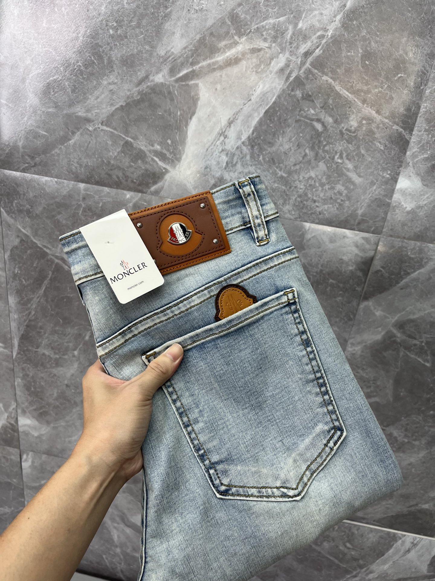 NO:915386,MONCLER 2026 new men's jeans with good elasticity. Exclusively sold on the official website. Fashionable and elegant. Heavy craftsmanship design. Using original color yeast washing process. Selected imported heavy denim denim fabric. Equipped with counter hardware decoration. Genuine leather label. Exquisite stitching. Big brand style. Worth owning. Size 28-38, shipped next day, Moncler, jeans,19860909MONCLER蒙口 2026新品男士牛仔裤 面料弹性好.独家发售 官网同步 时尚优雅 重工艺设计.采用原色酵母水洗工艺 精选进口重磅丹宁牛仔面料 配专柜五金装饰 真皮皮牌 精致车线 大牌风范 值得拥有.码数28-38,隔天出货,,Moncler,jeans,,Men's clothing