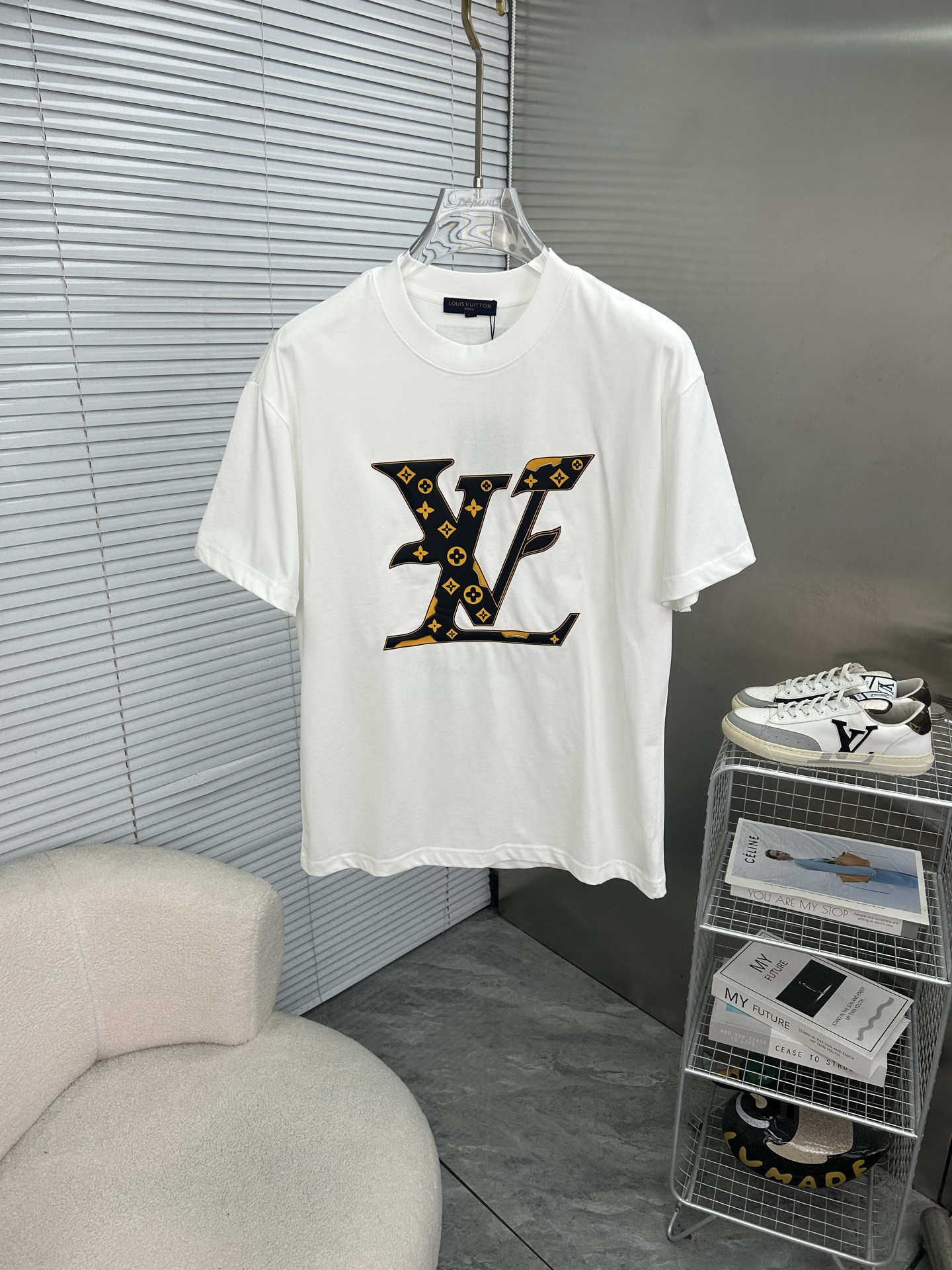 NO:958222,LV Louis Vuitton 2026ss spring and summer high-quality 280g pure cotton short-sleeved T-shirt, original order quality, current latest technology requirements, high-end orders require sewing work, super easy to match, quality and tailoring design are first-class, customized imported pure cotton fabric!  Full of style, the color is light and versatile. M-3XL, please state your height and weight when placing an order, louis vuitton, louis vuitton, T-shirt, tees, t-shirt,19860909LV路易威登 2026ss春夏高品质280g纯棉短袖T恤,原单品质,当下最新工艺要求,高定订单要求车线做工,超级好搭配,品质及剪裁设计都堪称一流,定制进口纯棉面料！型格十足,配色轻熟百搭.M-3XL,下单报身高体重,,louis vuitton,louis vuitton,T-shirt,tees，t-shirt,,Men's clothing