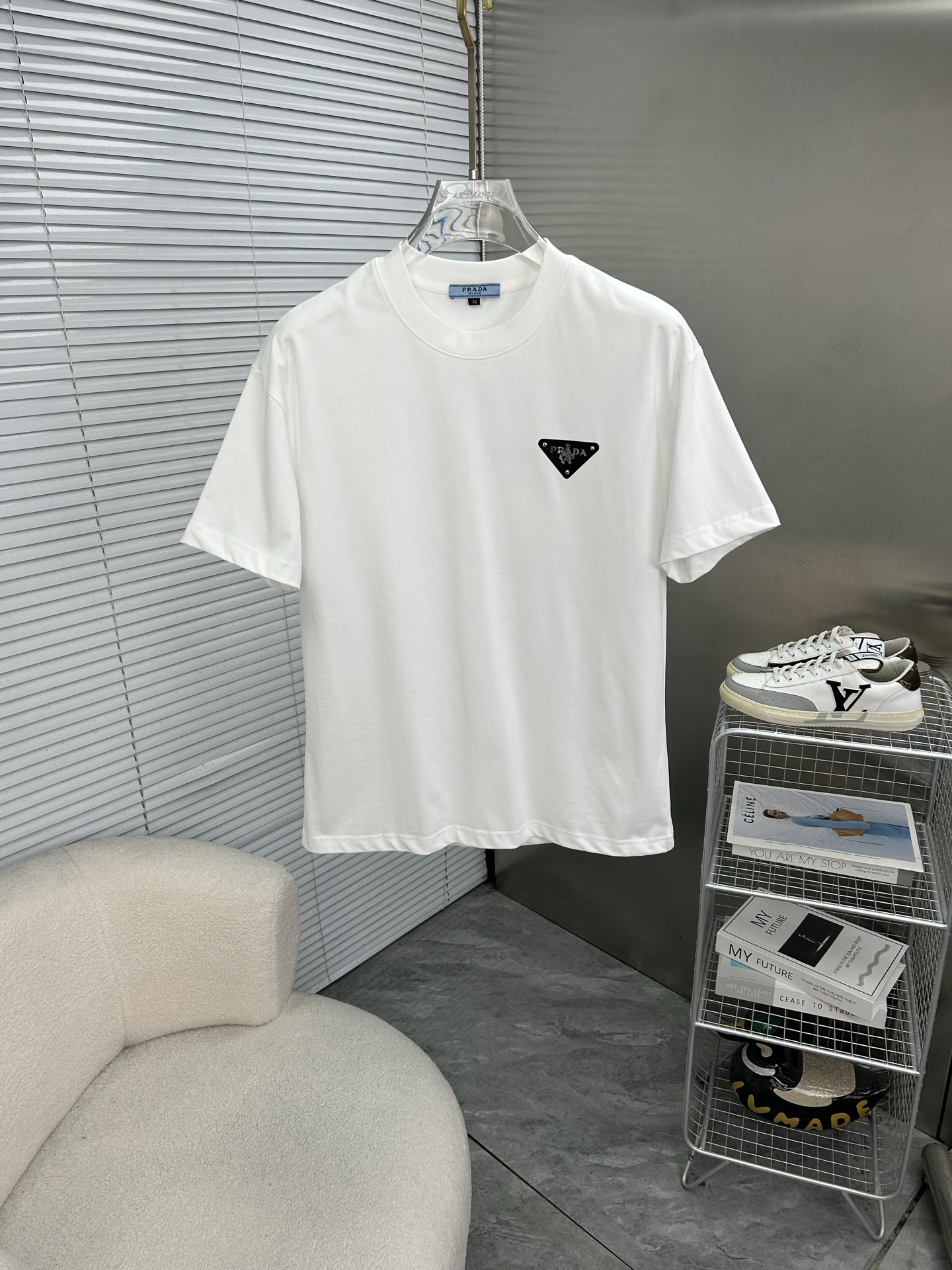NO:958244,PRADA 2026ss spring and summer high-quality 280g pure cotton short-sleeved T-shirt, original quality, current latest technology requirements, high-end orders require sewing work, super easy to match, quality and tailoring design are first-class, customized imported pure cotton fabric!  Full of style, the color is light and versatile. M-3XL, please state your height and weight when placing an order, prada, prada, T-shirt, tees, t-shirt,19860909PRADA普拉达 2026ss春夏高品质280g纯棉短袖T恤,原单品质,当下最新工艺要求,高定订单要求车线做工,超级好搭配,品质及剪裁设计都堪称一流,定制进口纯棉面料！型格十足,配色轻熟百搭.M-3XL,下单报身高体重,,prada,prada,T-shirt,tees，t-shirt,,Men's clothing