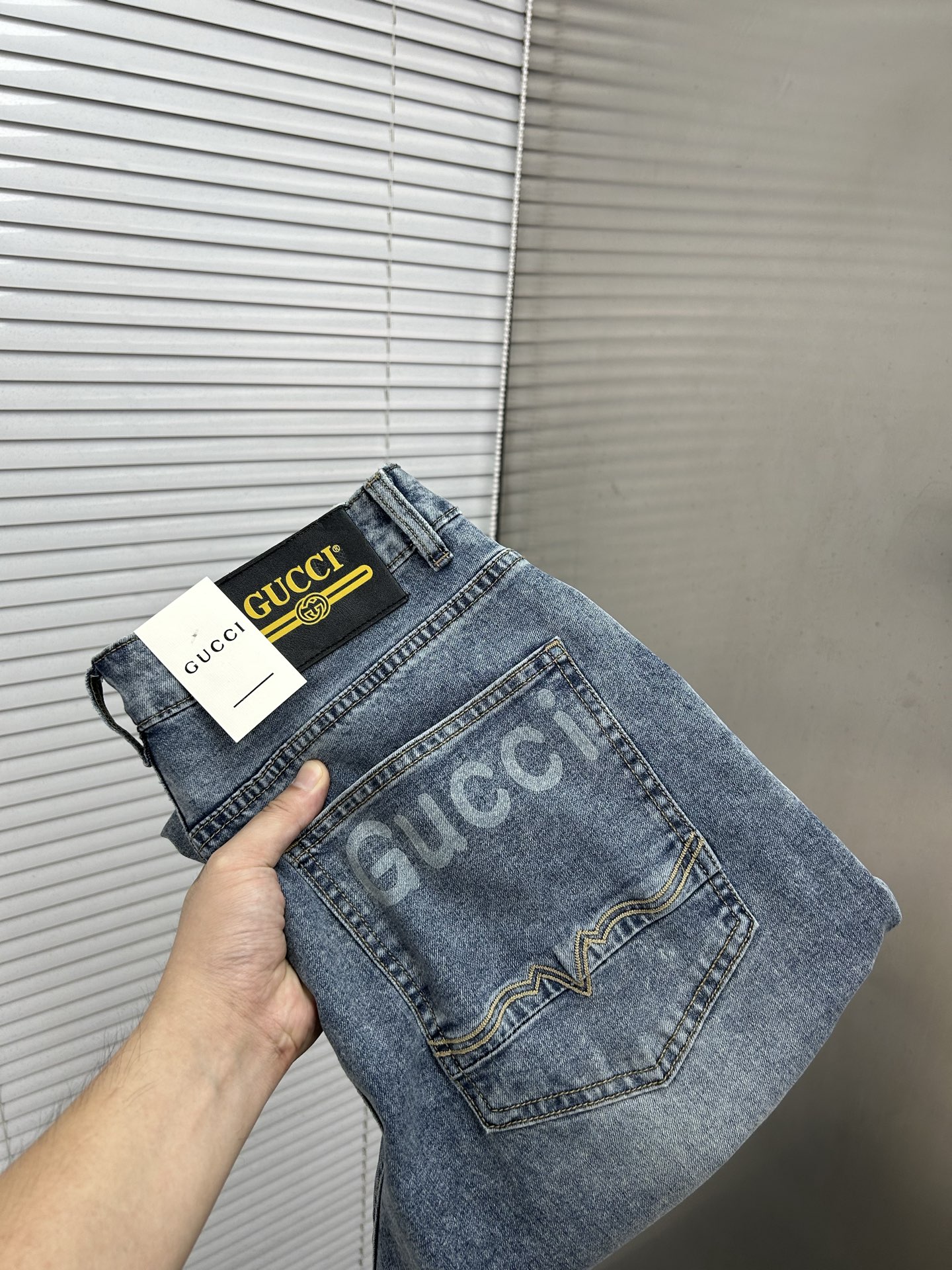 NO:936560,GUCCI Gucci 2026 new men's jeans. The fabric has good elasticity. Exclusively sold on the official website. Fashionable and elegant. Heavy craftsmanship design. Using original color yeast washing process. Selected imported heavy denim denim fabric. Equipped with counter hardware decoration. Genuine leather label. Exquisite stitching. Big brand style. Worth having. Size 28-38, shipped next day,,gucci,jeans,19860909GUCCI古奇 2026新品男士牛仔裤 面料弹性好.独家发售 官网同步 时尚优雅 重工艺设计.采用原色酵母水洗工艺 精选进口重磅丹宁牛仔面料 配专柜五金装饰 真皮皮牌 精致车线 大牌风范 值得拥有.码数28-38,隔天出货,,gucci,jeans,,Men's clothing
