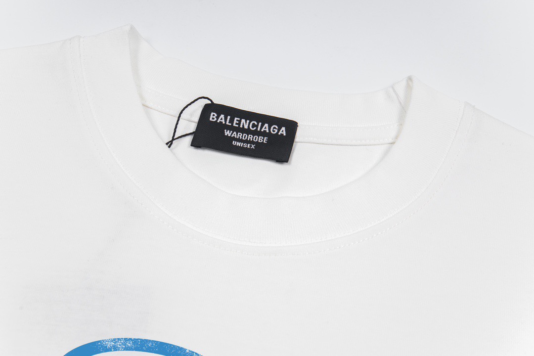 Balenciaga Camiseta Clásica con Estampado de Letras Fluidas para Hombre 4 i1744654298 3151 0