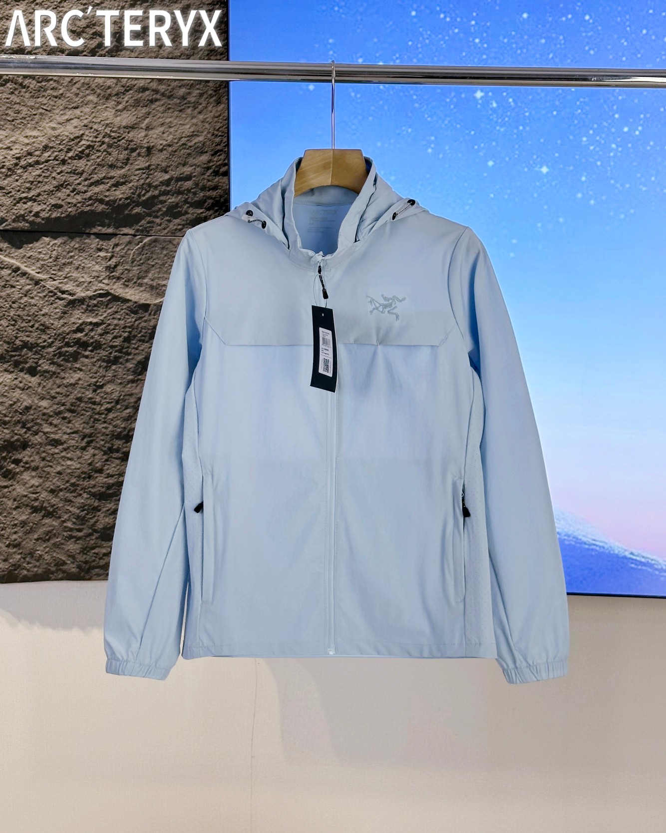 Arc'teryx Chaqueta Ligera con Capucha y Protección Solar para Hombre y Mujer 5 a1749653686367 2618