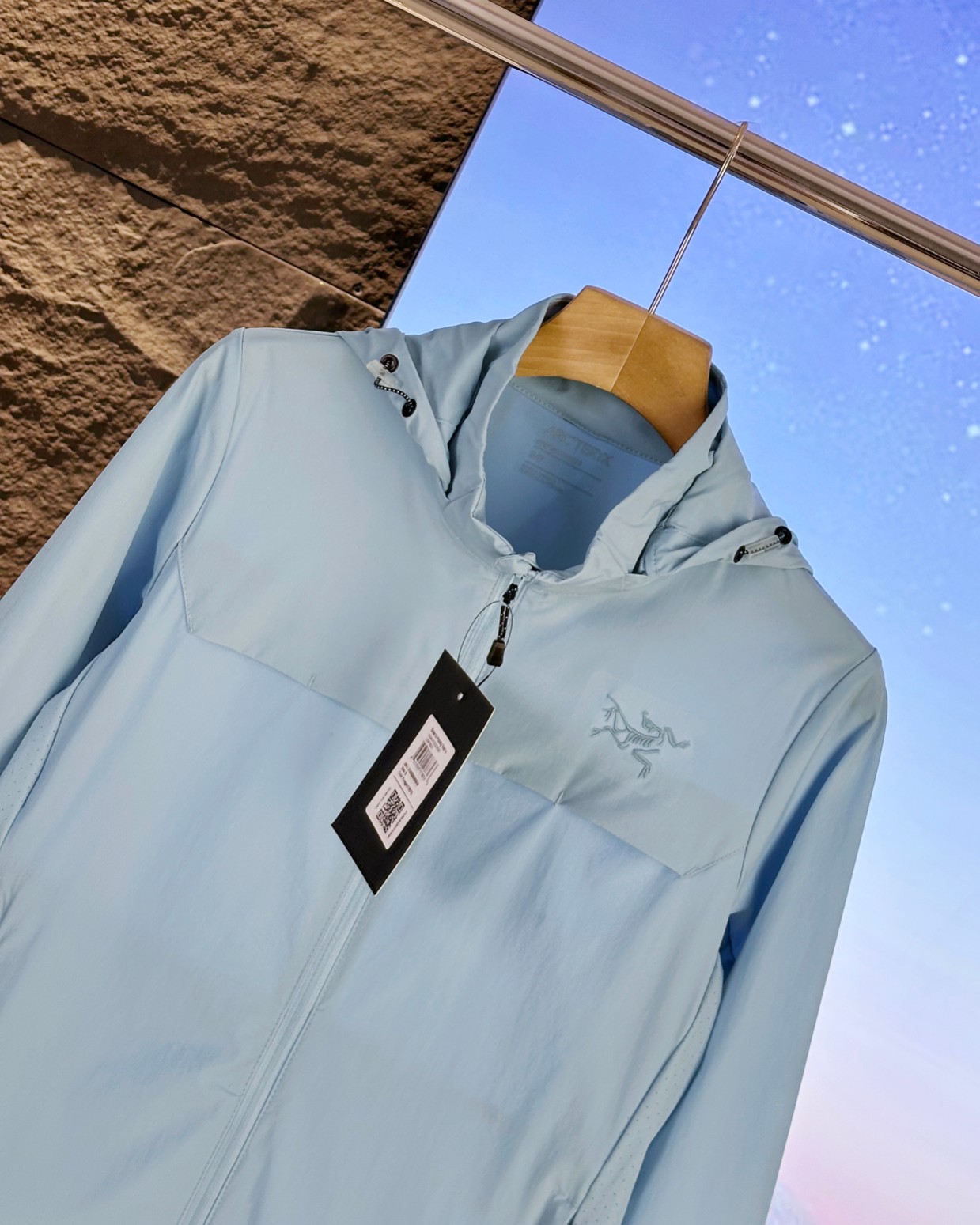Arc'teryx Chaqueta Ligera con Capucha y Protección Solar para Hombre y Mujer 8 a1749653688209 5467