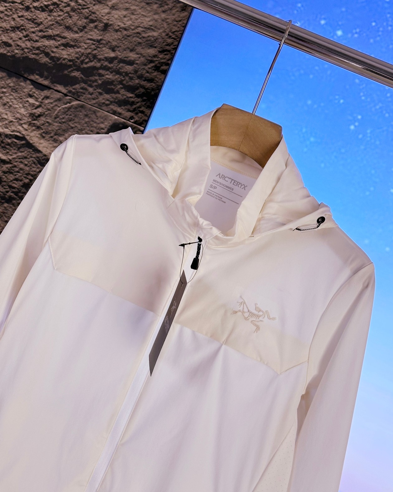 Arc'teryx Chaqueta Ligera con Capucha y Protección Solar para Hombre y Mujer 10 a1749653707553 2000