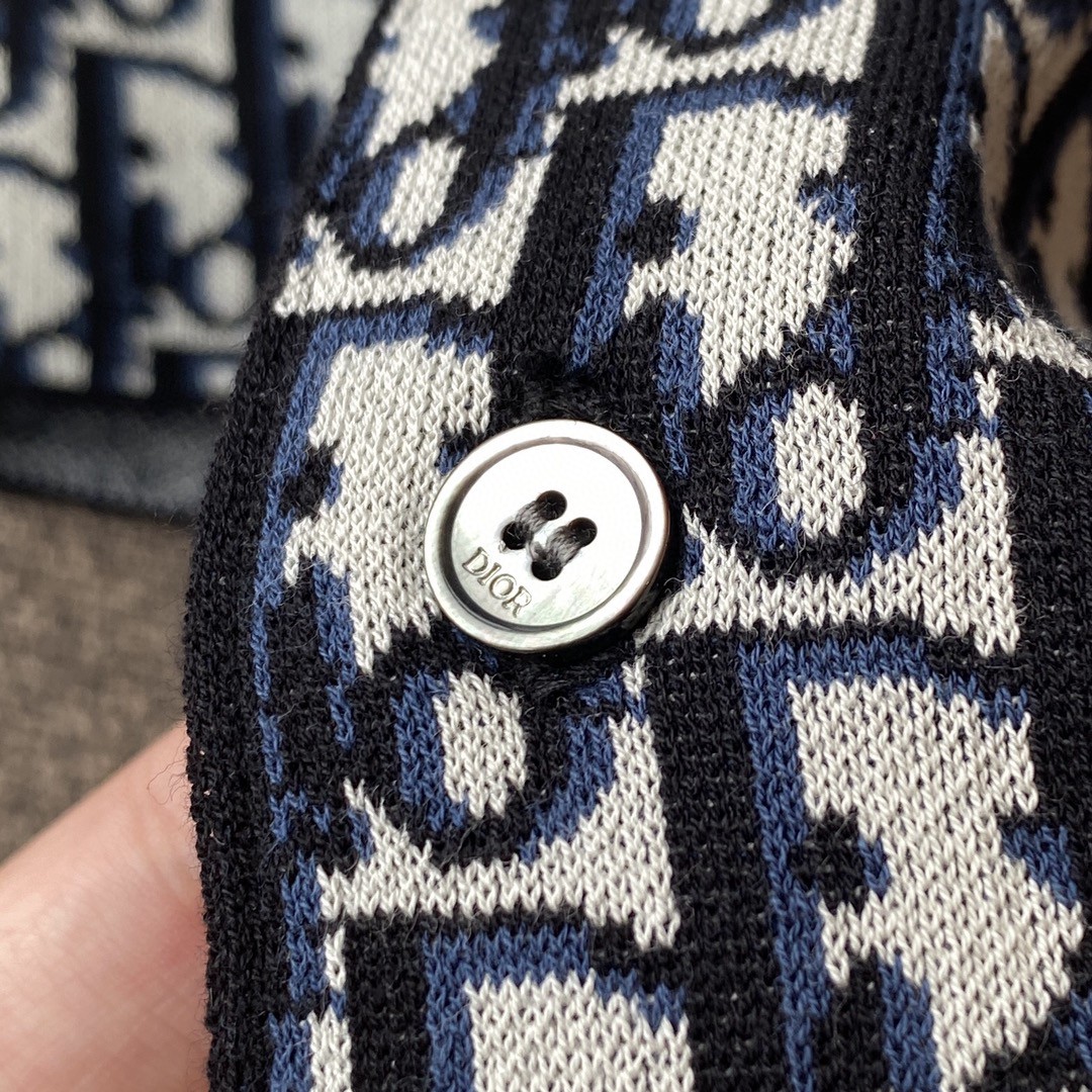 迪家针织衬衫 采用100%cotton这件衣服超级舒服的针织面料料子细腻柔软针织棉面料精编数织制作超细微