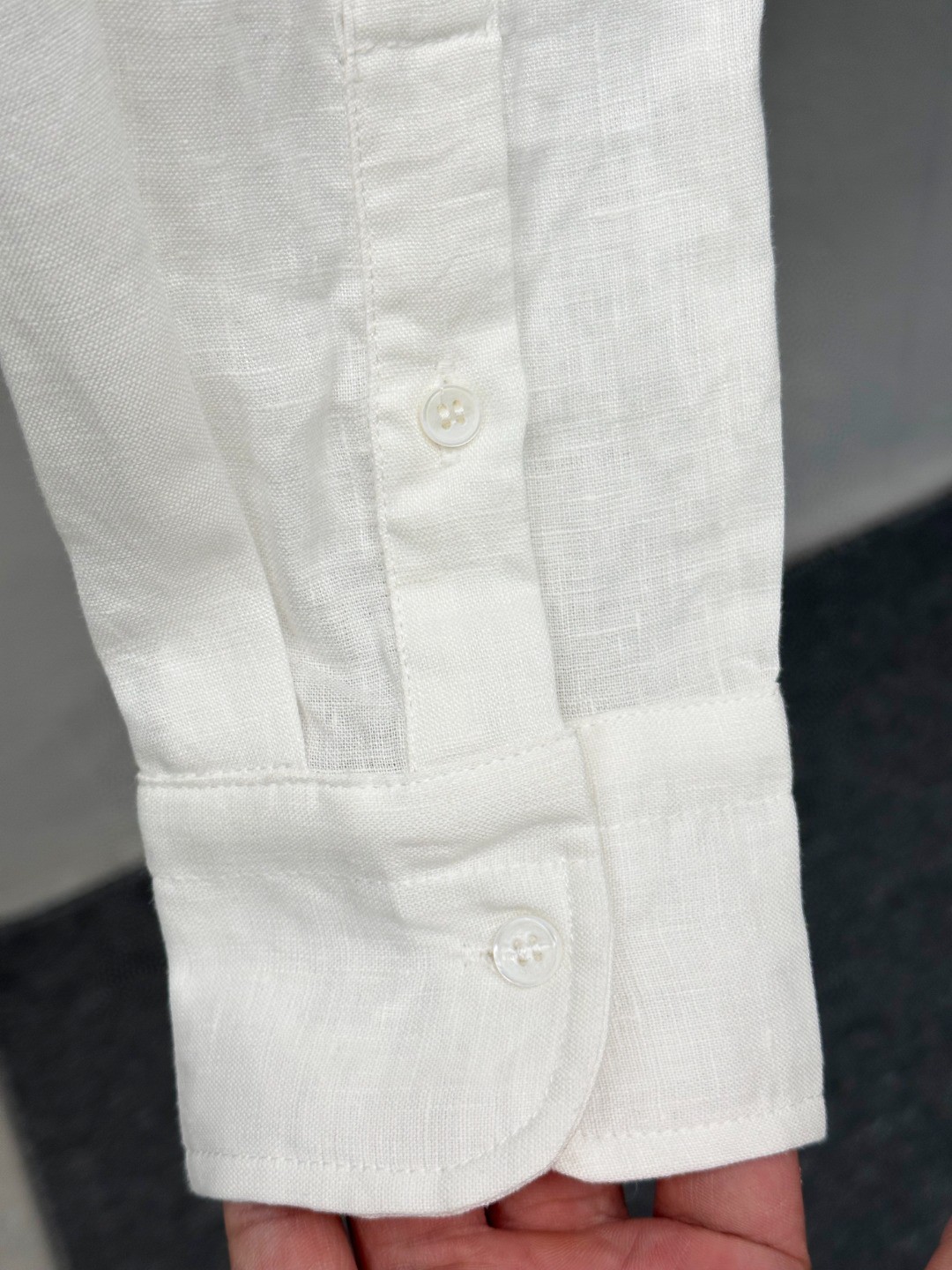 春夏新款lo*o Pi*na男士高端时装款老钱风纯亚麻长袖衬衫！颇具意大利典型风格的时装，在面料选取和工