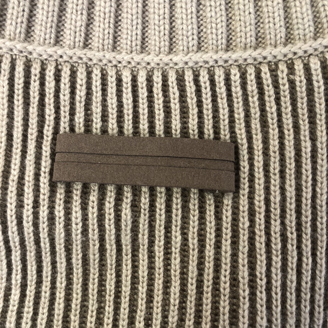 杰尼亚坑条拉链针织外套采用羊毛混纺面料制作！经典坑条设计