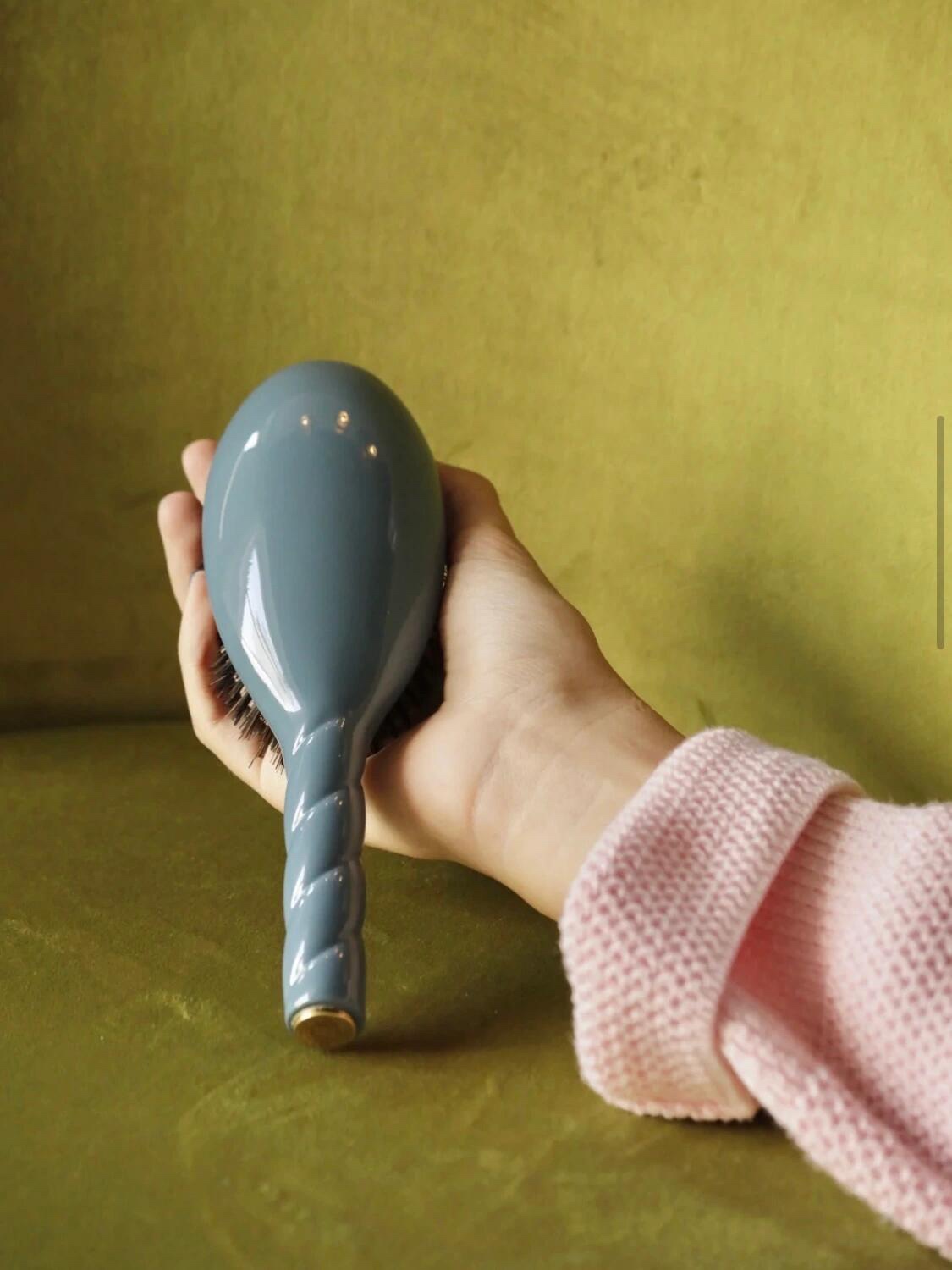 **La Bonne Brosse Dual-Bristle Hairbrush** - Comprehensive 5