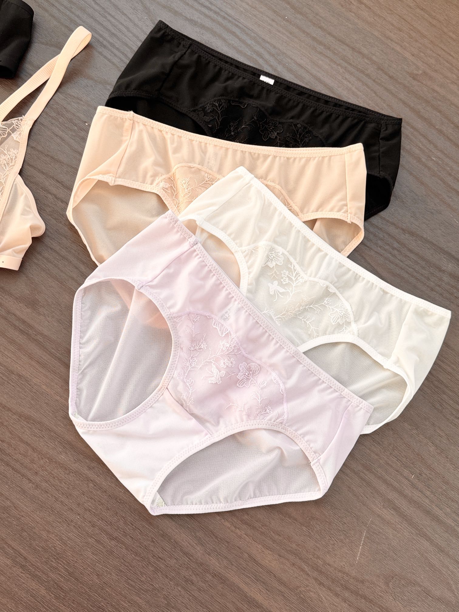 纯欲美神降临🎀嘶哈嘶哈🥵真的有被这套美到无法fu吸👙ub无尽花海法式蕾丝兔耳杯内衣套装 G网售软妹币💰好看和好穿同样重要 3