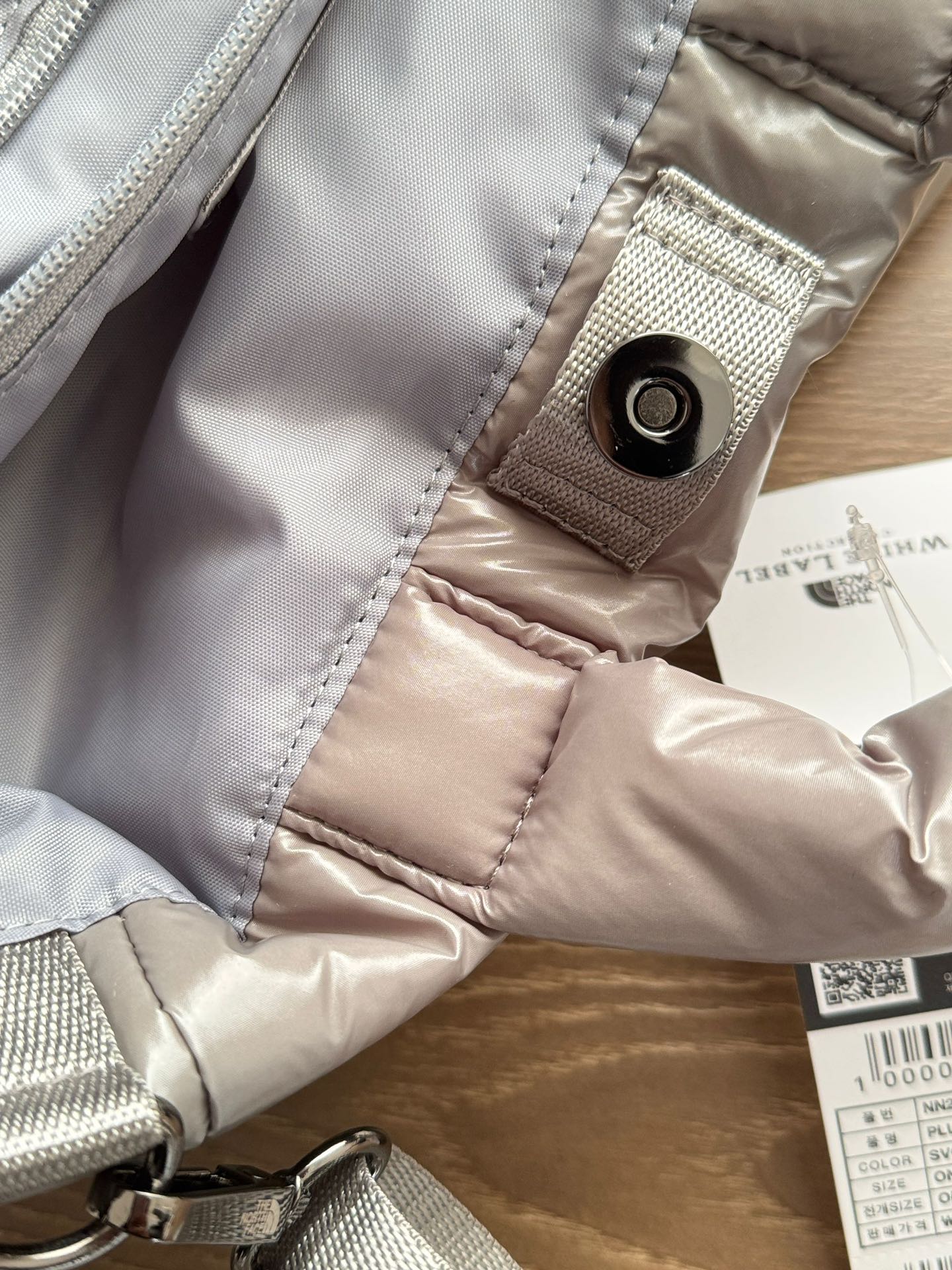 Featuring a generous interior capacity, this bag is secured with a - Comprehensive 6