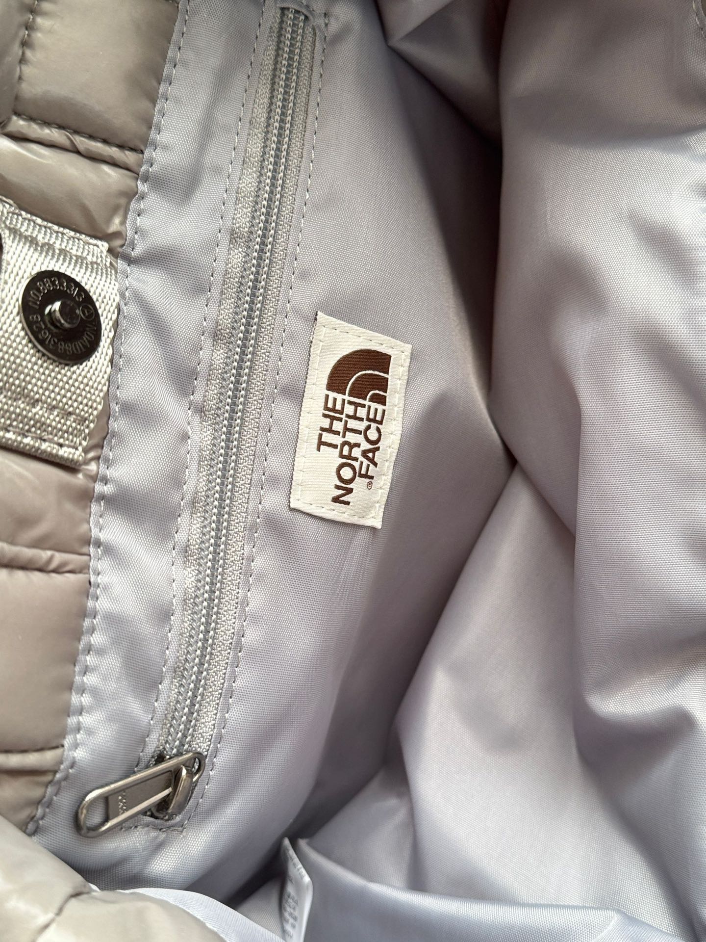 Featuring a generous interior capacity, this bag is secured with a - Comprehensive 3