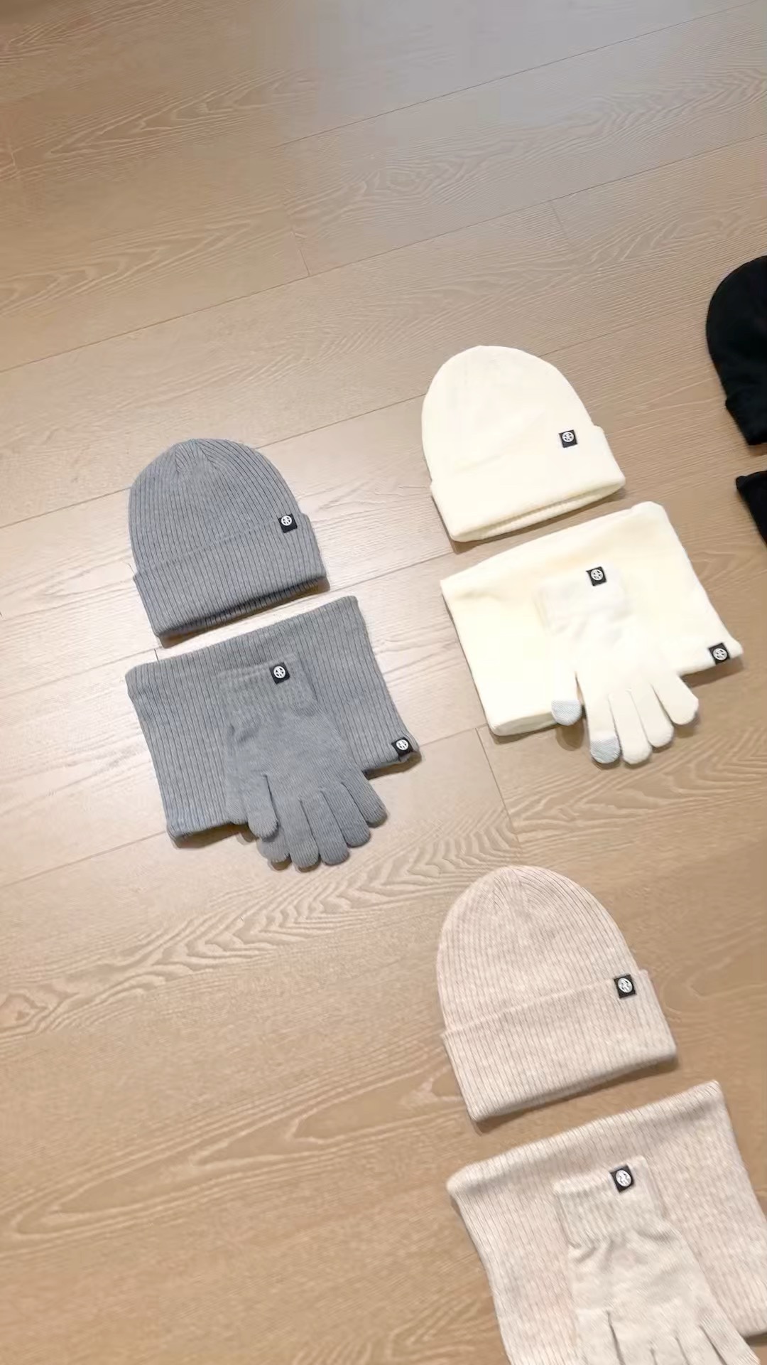 Colors: Heather Grey / Off-White / Black / Oatmeal / Brick Red - Comprehensive