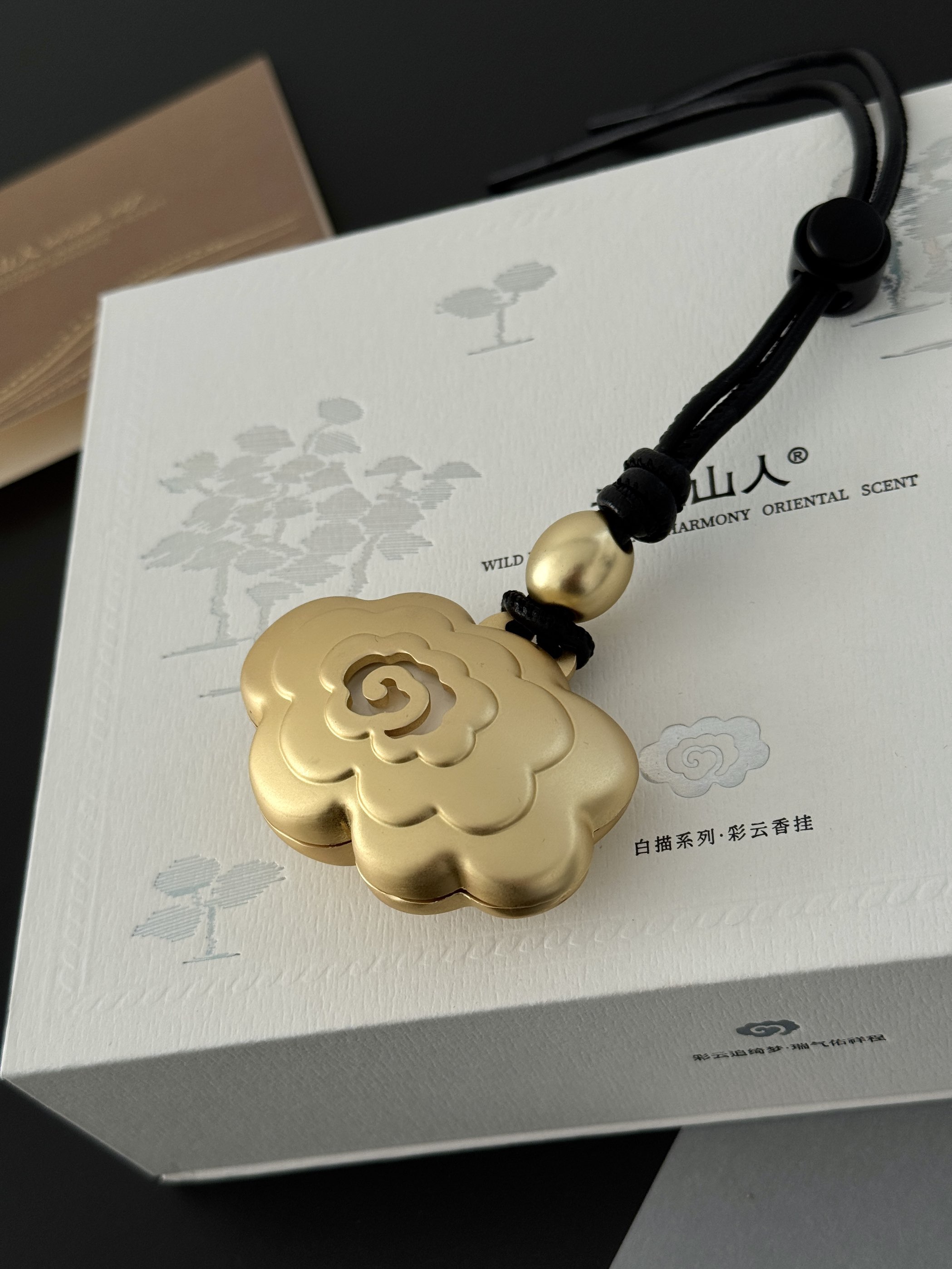 诺悠翩雅 Loro Piana 高定典藏典雅居所生活方式奢华家居家纺四件套摆件 #708A40D8 6