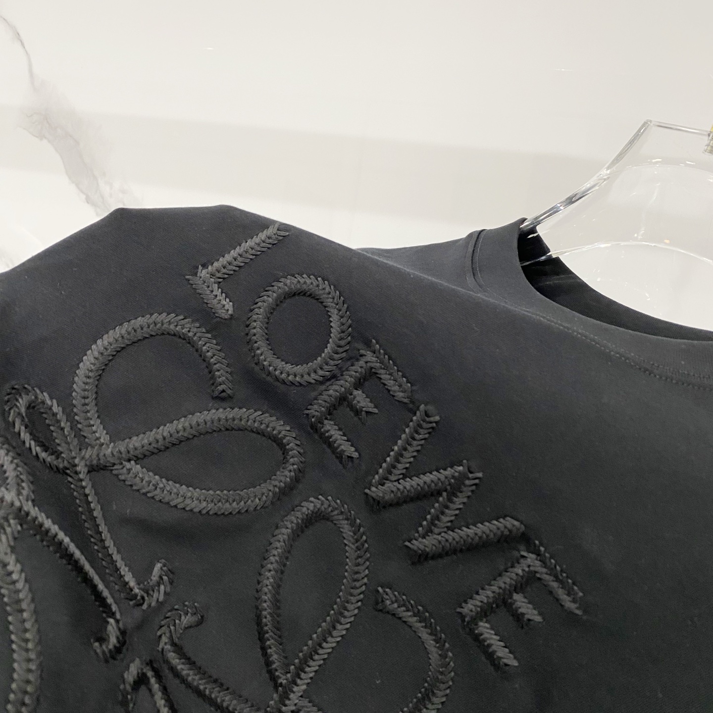 💰80
LOEWE/罗意威-纯棉260克圆领T恤
前幅编织刺绣🪡工艺字母图腾LOGO
纯原品质 原版面料100 ％棉质
百搭时尚 轻奢潮流
吊牌 领标 洗水 三标齐全
尺码:XS-L
颜色:黑色.杏色.粉色.浅绿色