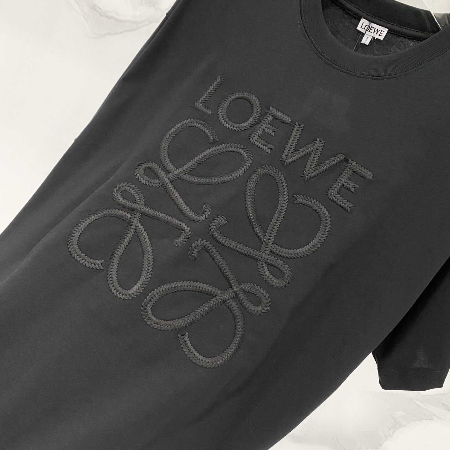 💰80
LOEWE/罗意威-纯棉260克圆领T恤
前幅编织刺绣🪡工艺字母图腾LOGO
纯原品质 原版面料100 ％棉质
百搭时尚 轻奢潮流
吊牌 领标 洗水 三标齐全
尺码:XS-L
颜色:黑色.杏色.粉色.浅绿色