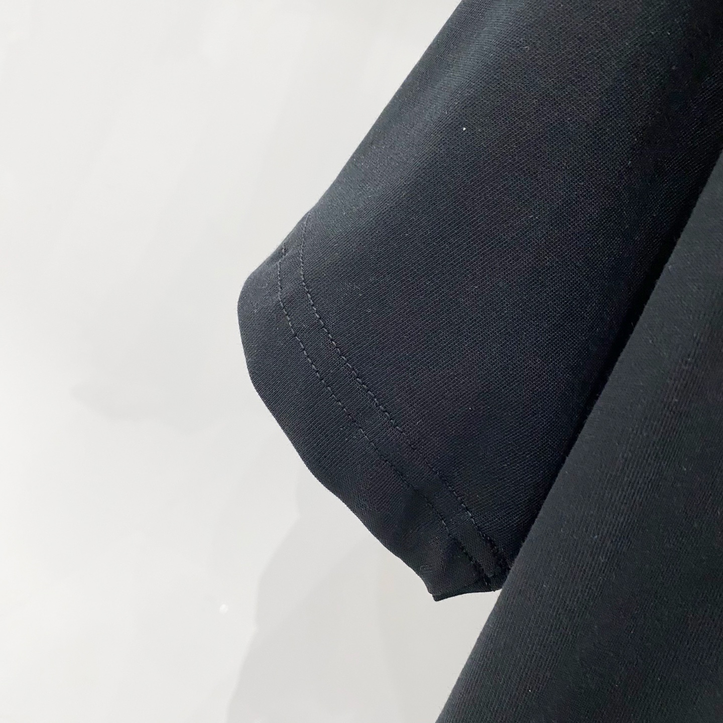 💰80
LOEWE/罗意威-纯棉260克圆领T恤
前幅编织刺绣🪡工艺字母图腾LOGO
纯原品质 原版面料100 ％棉质
百搭时尚 轻奢潮流
吊牌 领标 洗水 三标齐全
尺码:XS-L
颜色:黑色.杏色.粉色.浅绿色