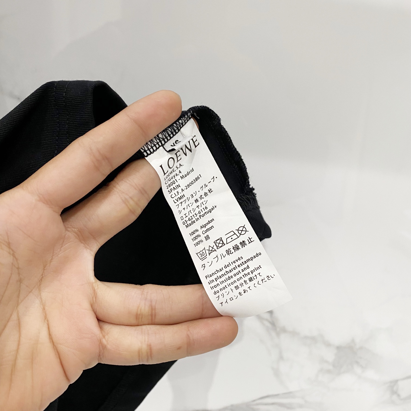 💰80
LOEWE/罗意威-纯棉260克圆领T恤
前幅编织刺绣🪡工艺字母图腾LOGO
纯原品质 原版面料100 ％棉质
百搭时尚 轻奢潮流
吊牌 领标 洗水 三标齐全
尺码:XS-L
颜色:黑色.杏色.粉色.浅绿色