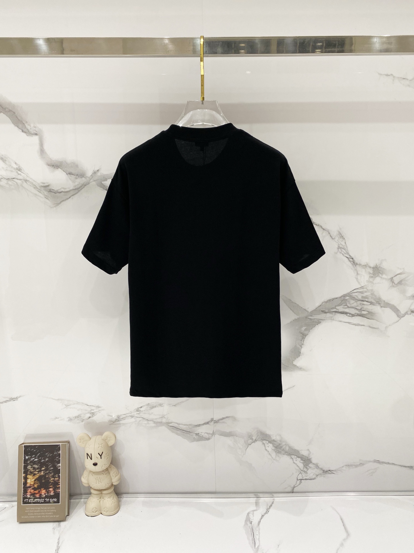 💰80
LOEWE/罗意威-纯棉260克圆领T恤
前幅编织刺绣🪡工艺字母图腾LOGO
纯原品质 原版面料100 ％棉质
百搭时尚 轻奢潮流
吊牌 领标 洗水 三标齐全
尺码:XS-L
颜色:黑色.杏色.粉色.浅绿色