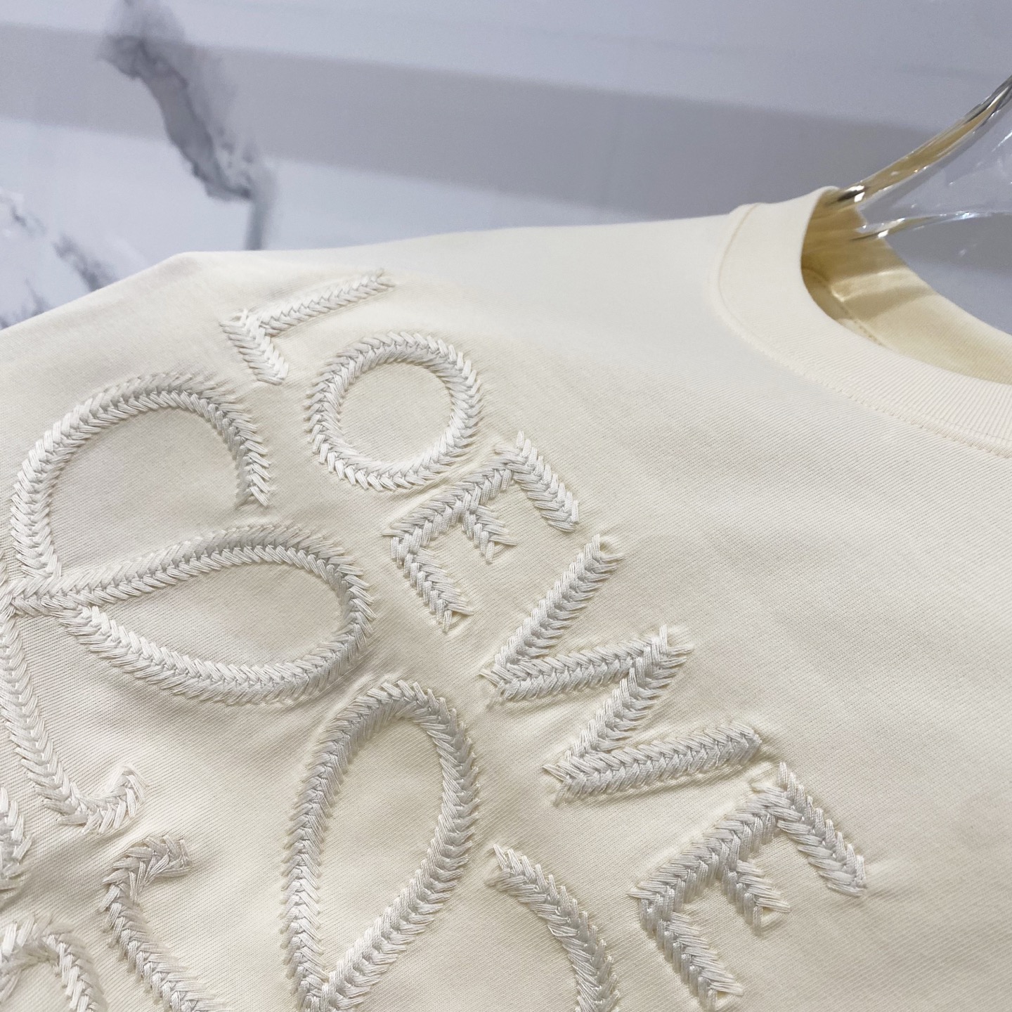 💰80
LOEWE/罗意威-纯棉260克圆领T恤
前幅编织刺绣🪡工艺字母图腾LOGO
纯原品质 原版面料100 ％棉质
百搭时尚 轻奢潮流
吊牌 领标 洗水 三标齐全
尺码:XS-L
颜色:黑色.杏色.粉色.浅绿色