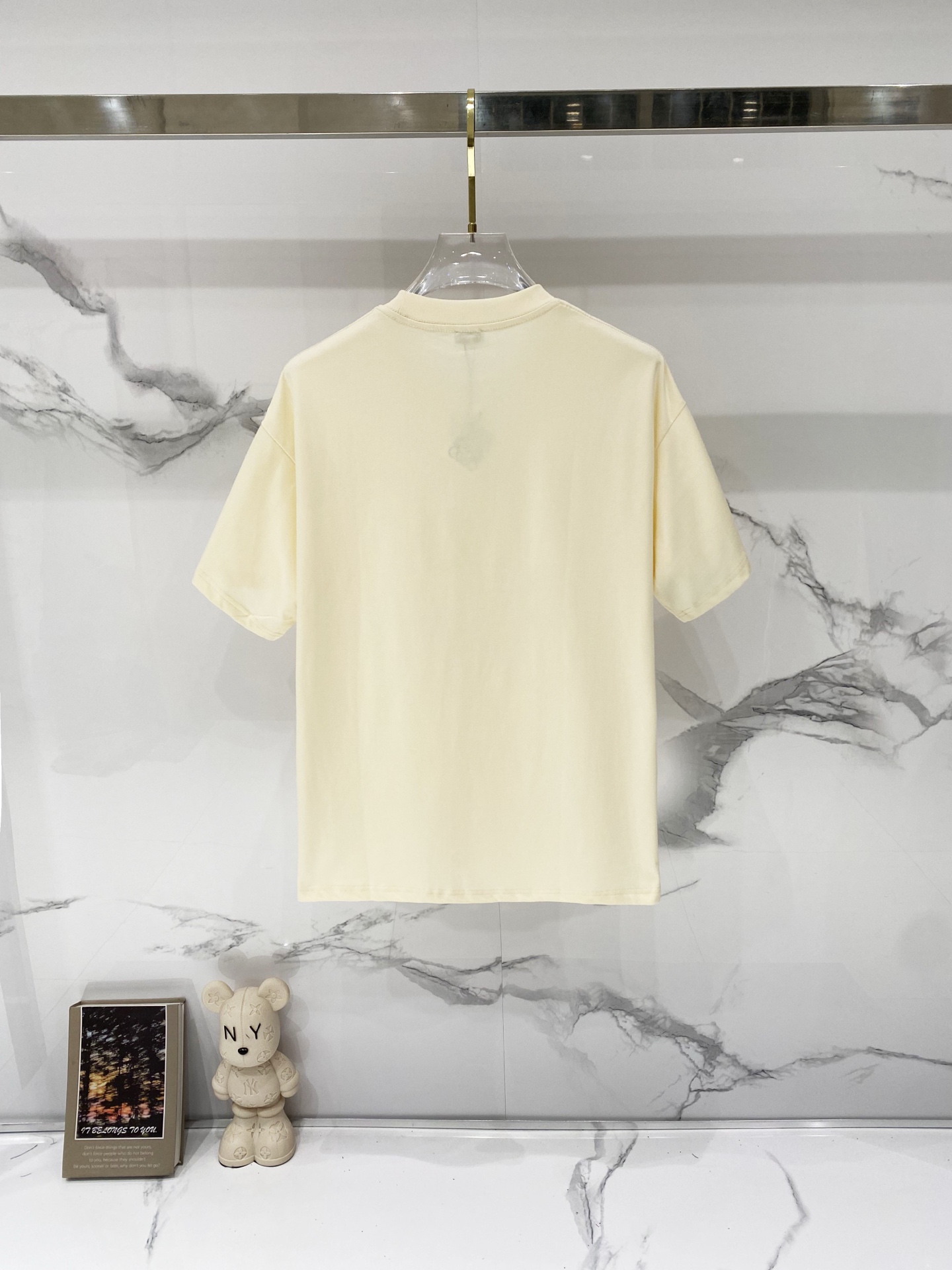 💰80
LOEWE/罗意威-纯棉260克圆领T恤
前幅编织刺绣🪡工艺字母图腾LOGO
纯原品质 原版面料100 ％棉质
百搭时尚 轻奢潮流
吊牌 领标 洗水 三标齐全
尺码:XS-L
颜色:黑色.杏色.粉色.浅绿色