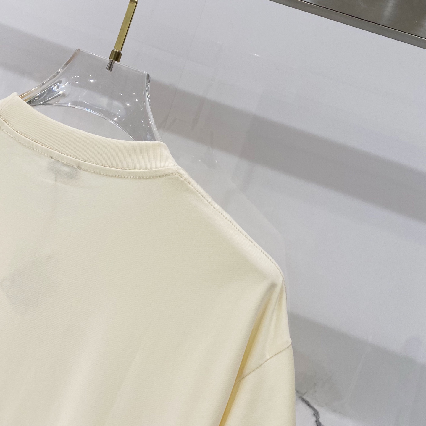 💰80
LOEWE/罗意威-纯棉260克圆领T恤
前幅编织刺绣🪡工艺字母图腾LOGO
纯原品质 原版面料100 ％棉质
百搭时尚 轻奢潮流
吊牌 领标 洗水 三标齐全
尺码:XS-L
颜色:黑色.杏色.粉色.浅绿色