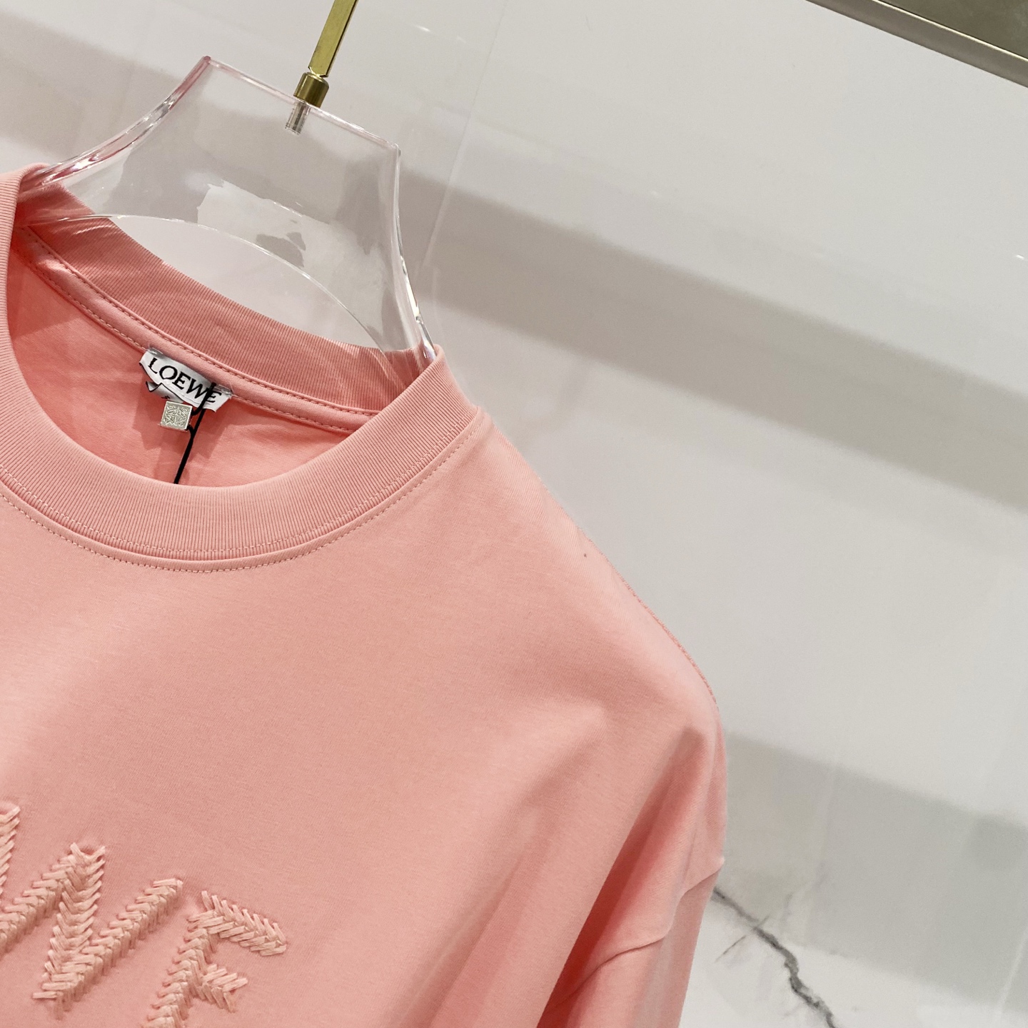 💰80
LOEWE/罗意威-纯棉260克圆领T恤
前幅编织刺绣🪡工艺字母图腾LOGO
纯原品质 原版面料100 ％棉质
百搭时尚 轻奢潮流
吊牌 领标 洗水 三标齐全
尺码:XS-L
颜色:黑色.杏色.粉色.浅绿色