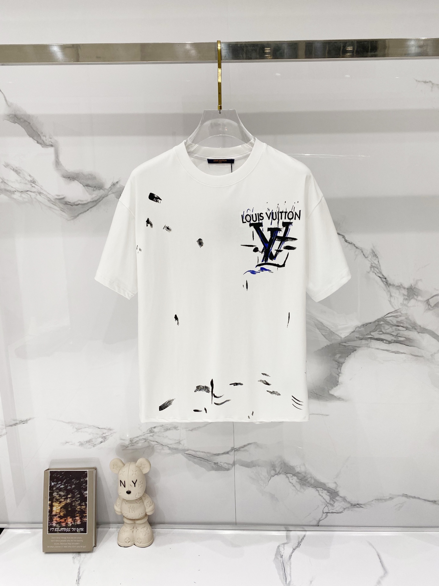 P75 louis Vuitton/Louis Vuitton - camiseta de puro algodón 260 g con cuello redondo, LOGO con estampado de grafiti con …