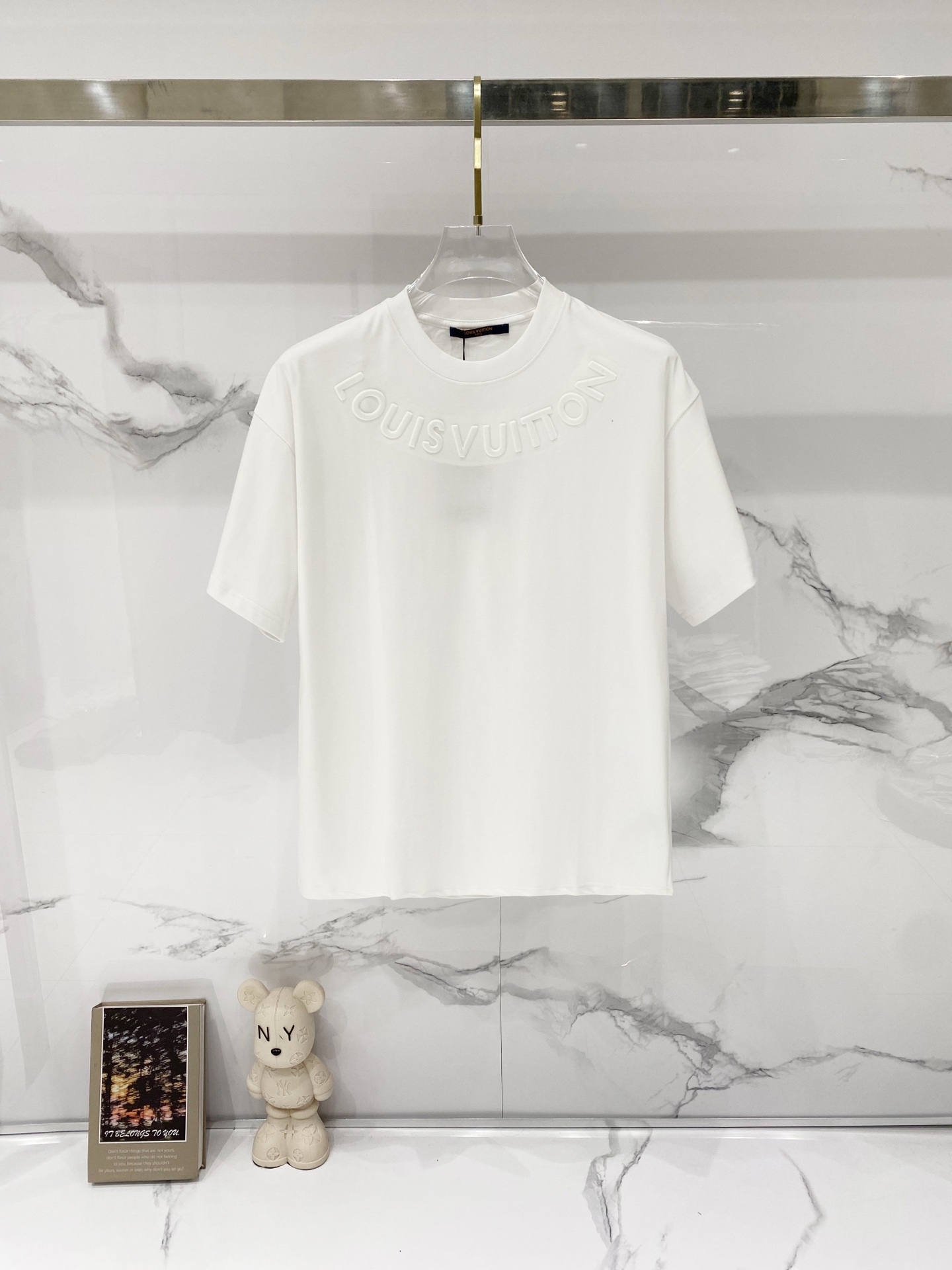 P75 louis Vuitton/Louis Vuitton - camiseta de puro algodón 260 g con cuello redondo, escote clásico, letras curvas, log…