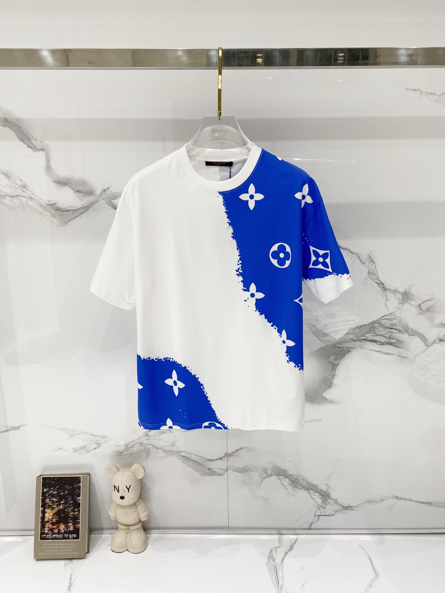 P75 louis Vuitton/Louis Vuitton - camiseta de puro algodón 260 g con cuello redondo, estampado floral de grafiti tie-dy…