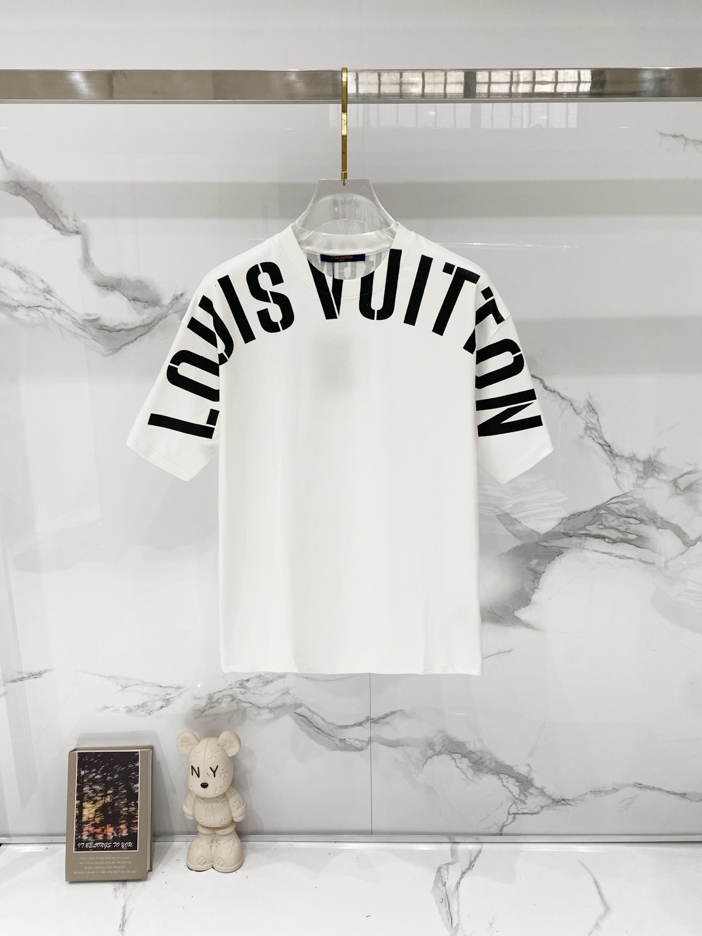 P75 louis Vuitton/Louis Vuitton - Camiseta de cuello redondo de puro algodón de 260 g. Logotipo de letra de diseño impr…