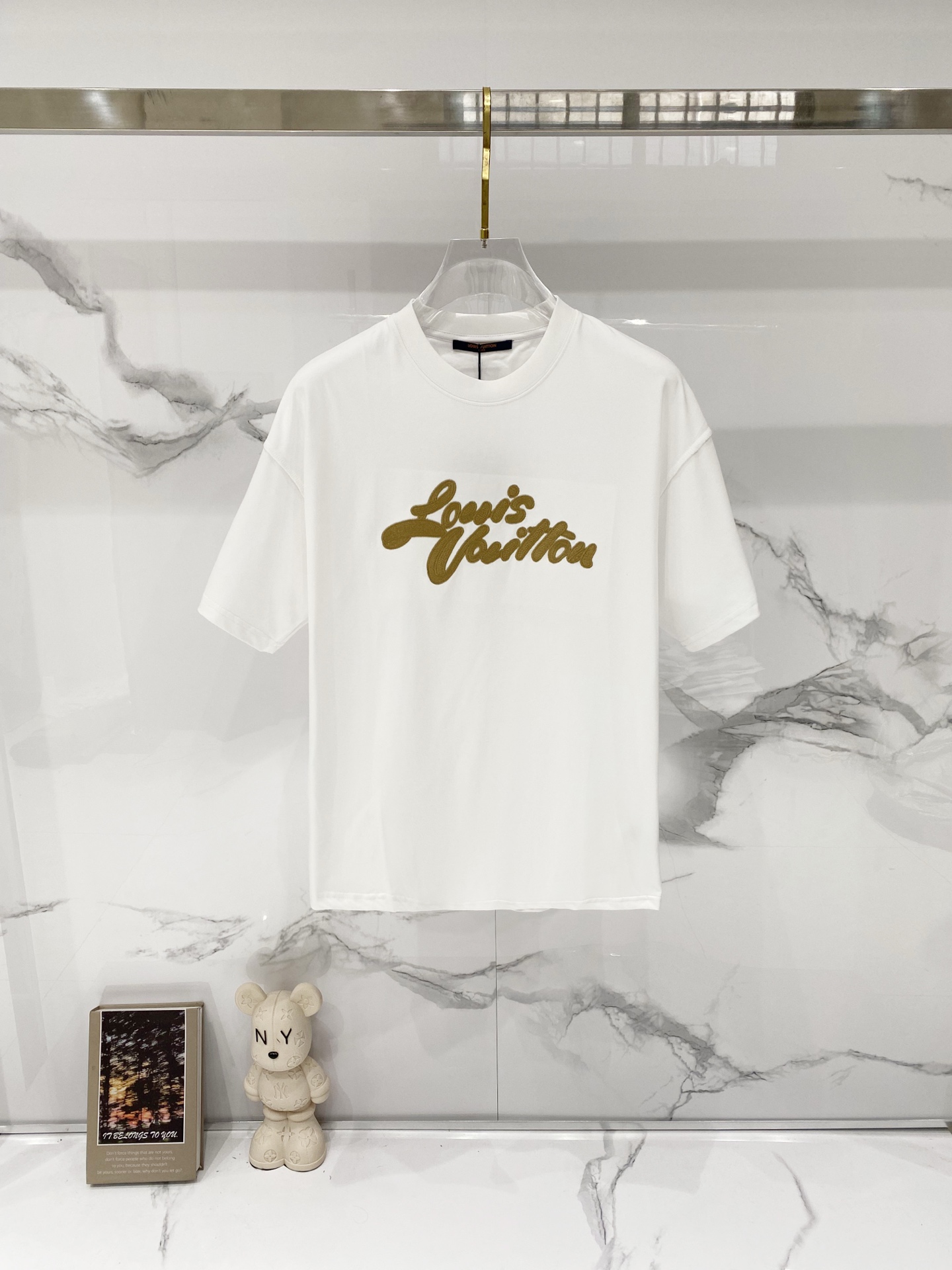 P75 louis Vuitton/Louis Vuitton - camiseta con cuello redondo de puro algodón 260 g, logotipo 🪡 bordado con las inicia…