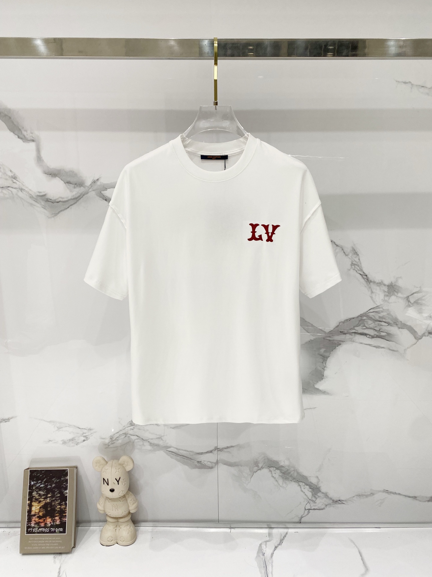 P75 louis Vuitton/Louis Vuitton - camiseta de puro algodón 260 g con cuello redondo, bordado delantero y trasero 🪡 est…