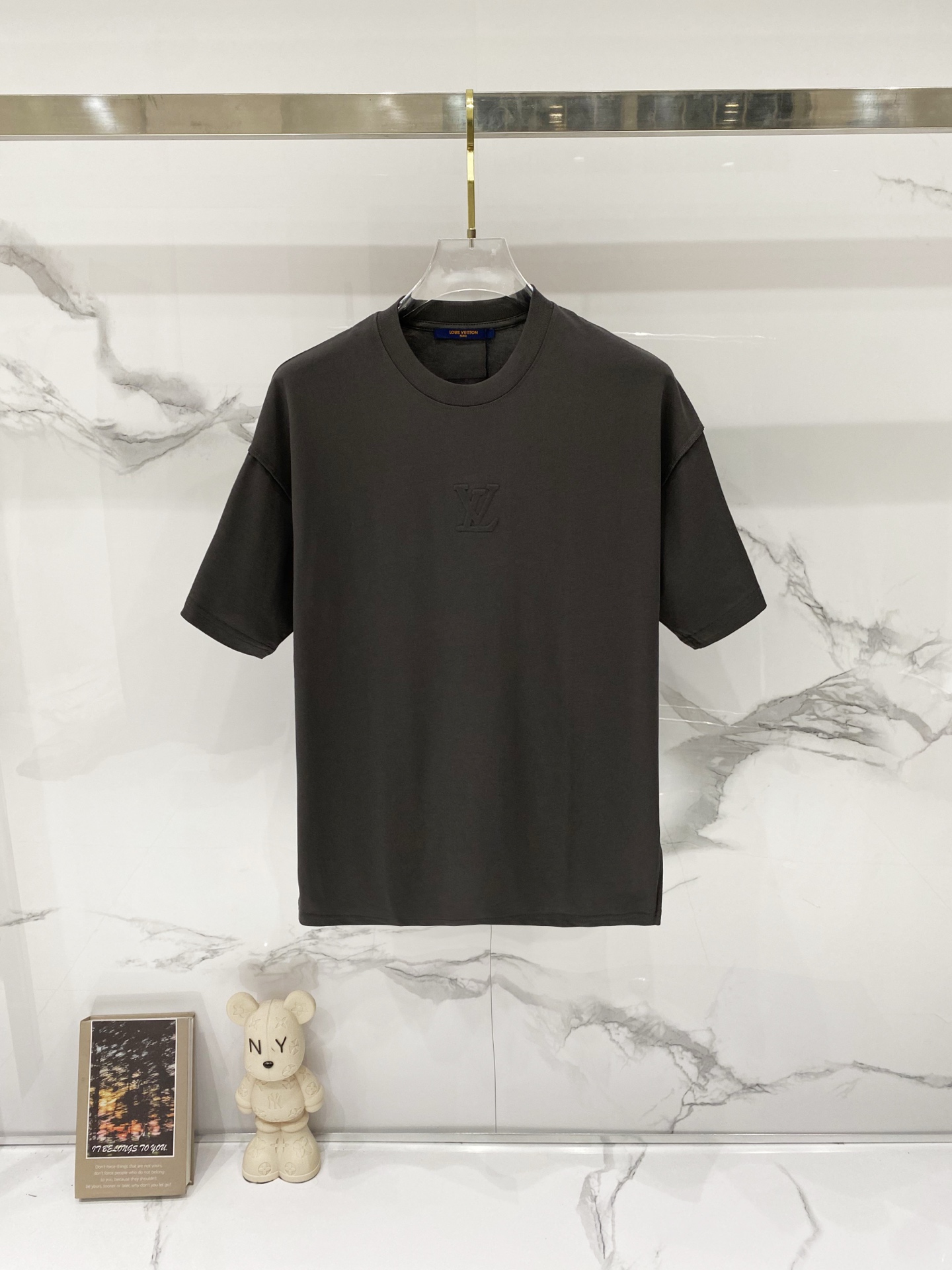 P75 louis Vuitton/Louis Vuitton: camiseta de puro algodón de 260 g con cuello redondo, logotipo LOGO con letra pequeña …