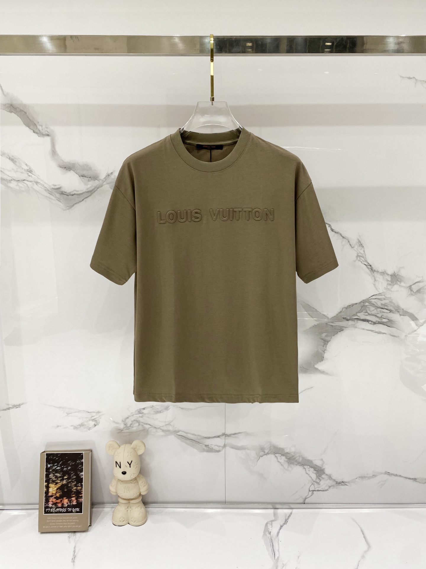 P75 louis Vuitton/Louis Vuitton - Camiseta de cuello redondo de puro algodón de 260 g. Letras de la marca LOGO dispuest…