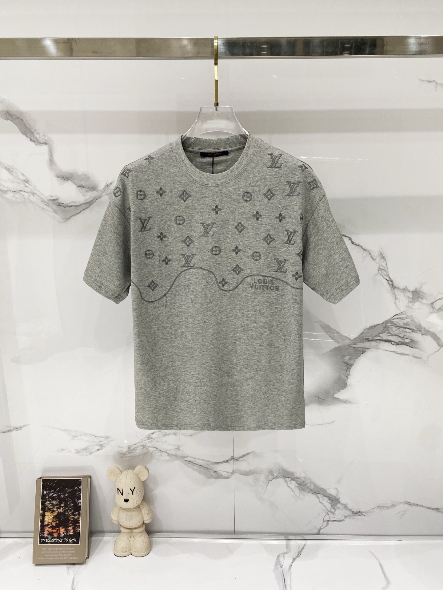 P75 louis Vuitton/Louis Vuitton - camiseta de puro algodón 260 gramos con cuello redondo, media nube en el hombro con l…
