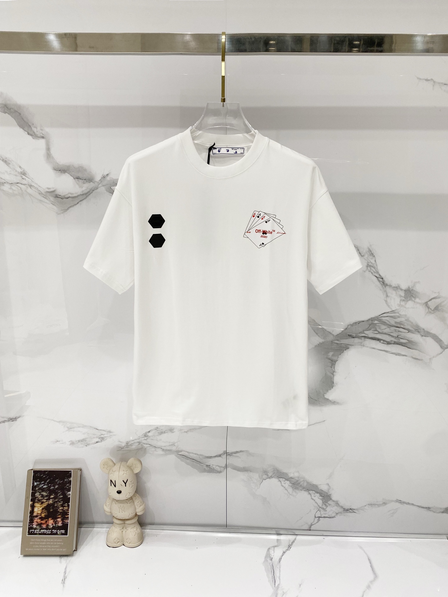 P75 OFF-white/ Camiseta de cuello redondo de algodón puro 260g Estampado de letras de la marca OF y naipes 🃏…