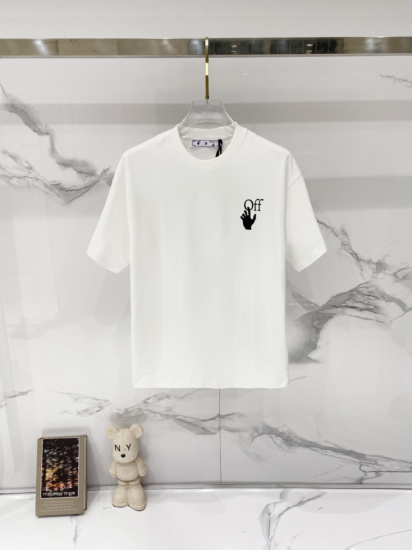 P75 OFF-white/ Camiseta de cuello redondo de algodón puro 260g Estampado de letras OF con mano 🖐️ y flecha ➡️ Logo de …