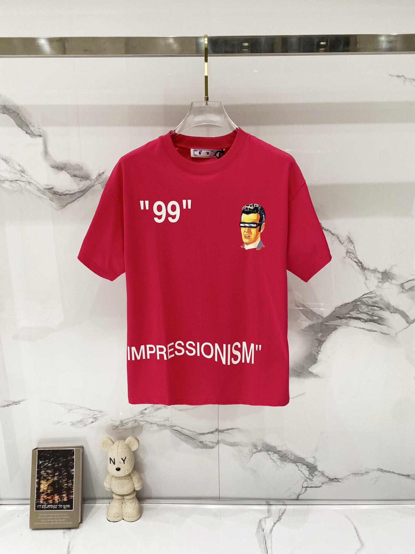 P75 OFF-white/algodón puro 260g camiseta de cuello redondo, estampado de letras y cabeza de bruja 🧙‍♀️ en frente y esp…