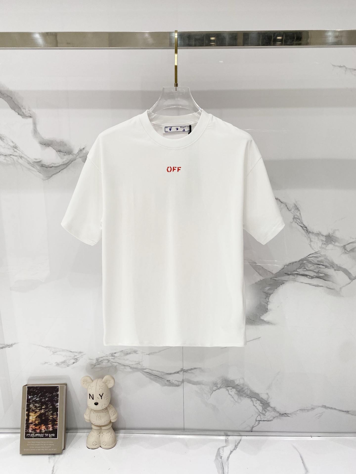 P75 OFF-white/algodón puro 260g camiseta de cuello redondo, estampado pequeño de letras OF con flecha rociada, logo, ca…