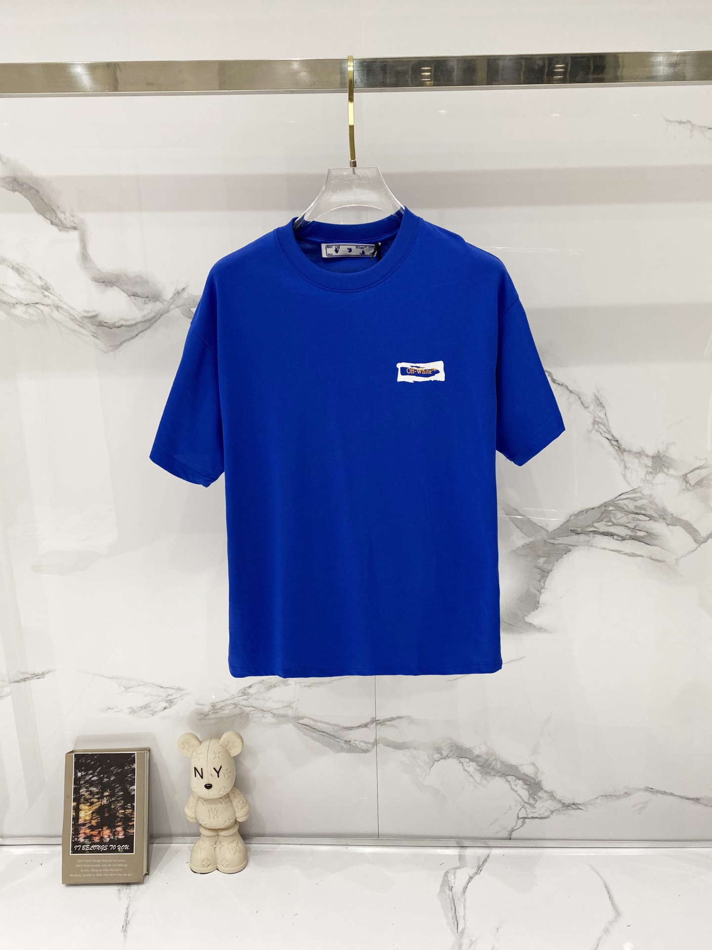 P75 OFF-white/ Camiseta de cuello redondo de algodón puro de 260 gramos, con logotipo clásico de letras pequeñas y flec…
