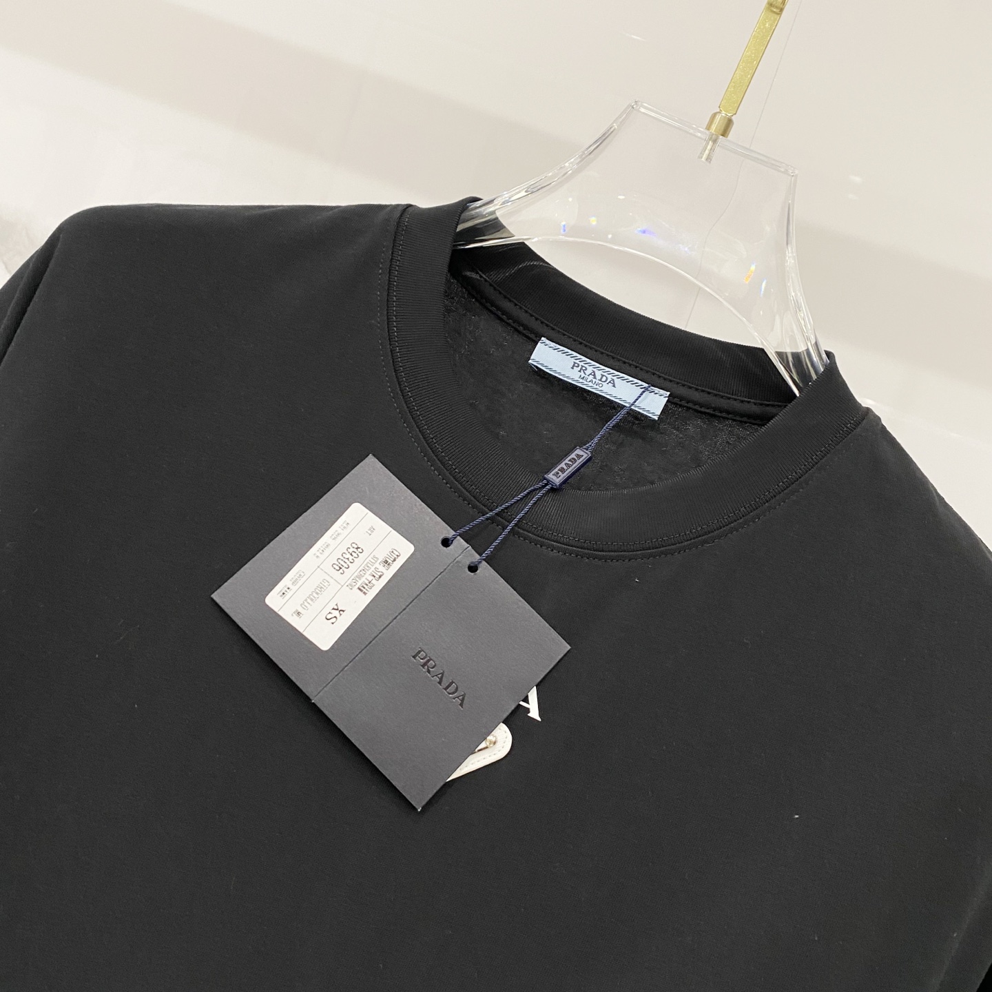 💰80
💰RADA-/普拉达-纯棉260克圆领T恤
印花小字母LOGO三角标铁牌徽章
纯原品质 原版面料100 ％棉质
百搭时尚 轻奢潮流
吊牌 领标 洗水 三标齐全
尺码:XS-L
颜色:黑色.白色