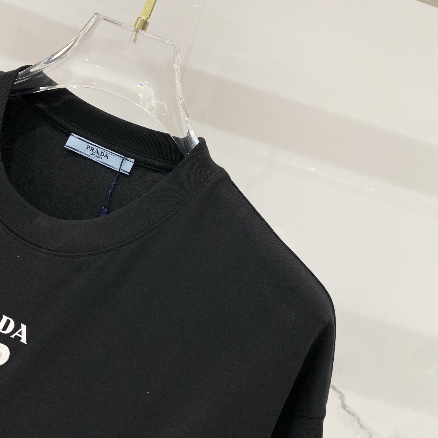 💰80
💰RADA-/普拉达-纯棉260克圆领T恤
印花小字母LOGO三角标铁牌徽章
纯原品质 原版面料100 ％棉质
百搭时尚 轻奢潮流
吊牌 领标 洗水 三标齐全
尺码:XS-L
颜色:黑色.白色