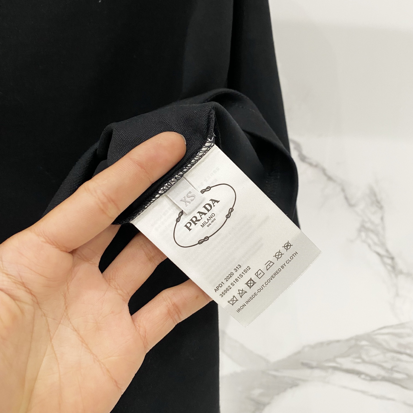 💰80
💰RADA-/普拉达-纯棉260克圆领T恤
印花小字母LOGO三角标铁牌徽章
纯原品质 原版面料100 ％棉质
百搭时尚 轻奢潮流
吊牌 领标 洗水 三标齐全
尺码:XS-L
颜色:黑色.白色