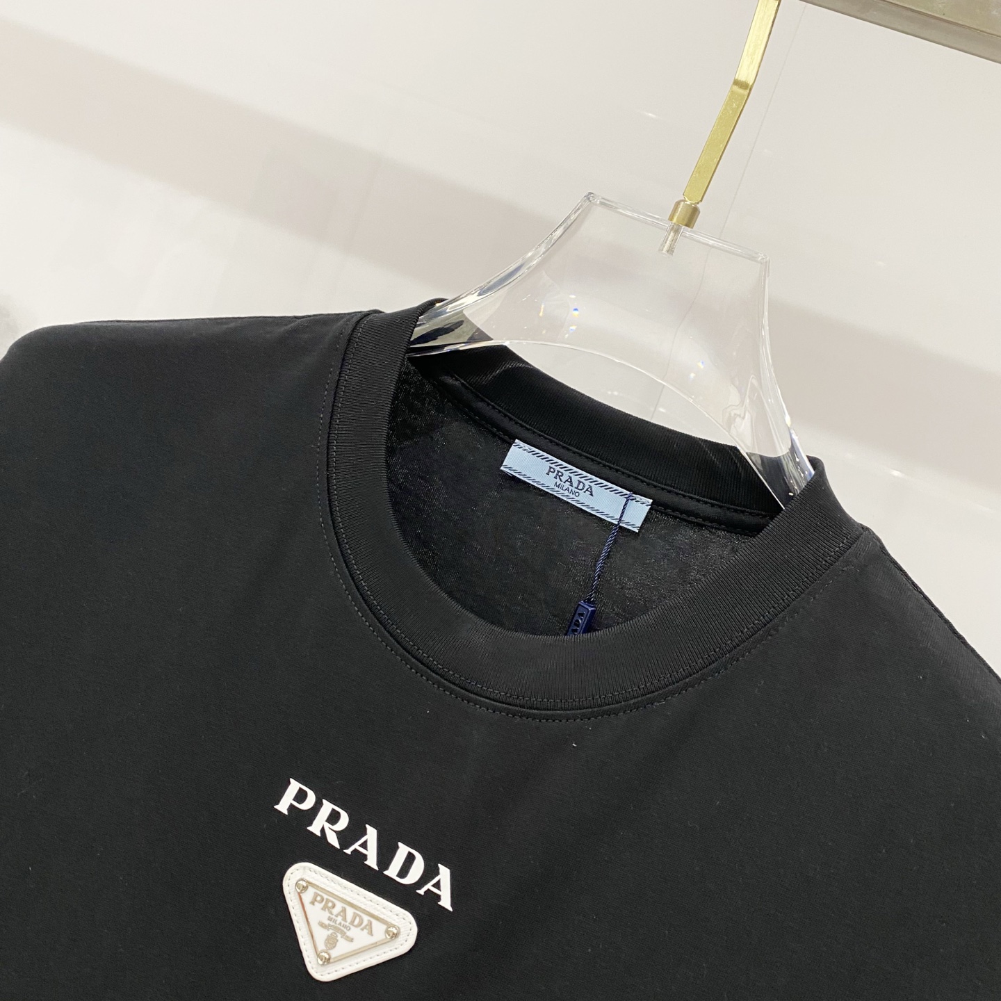 💰80
💰RADA-/普拉达-纯棉260克圆领T恤
印花小字母LOGO三角标铁牌徽章
纯原品质 原版面料100 ％棉质
百搭时尚 轻奢潮流
吊牌 领标 洗水 三标齐全
尺码:XS-L
颜色:黑色.白色