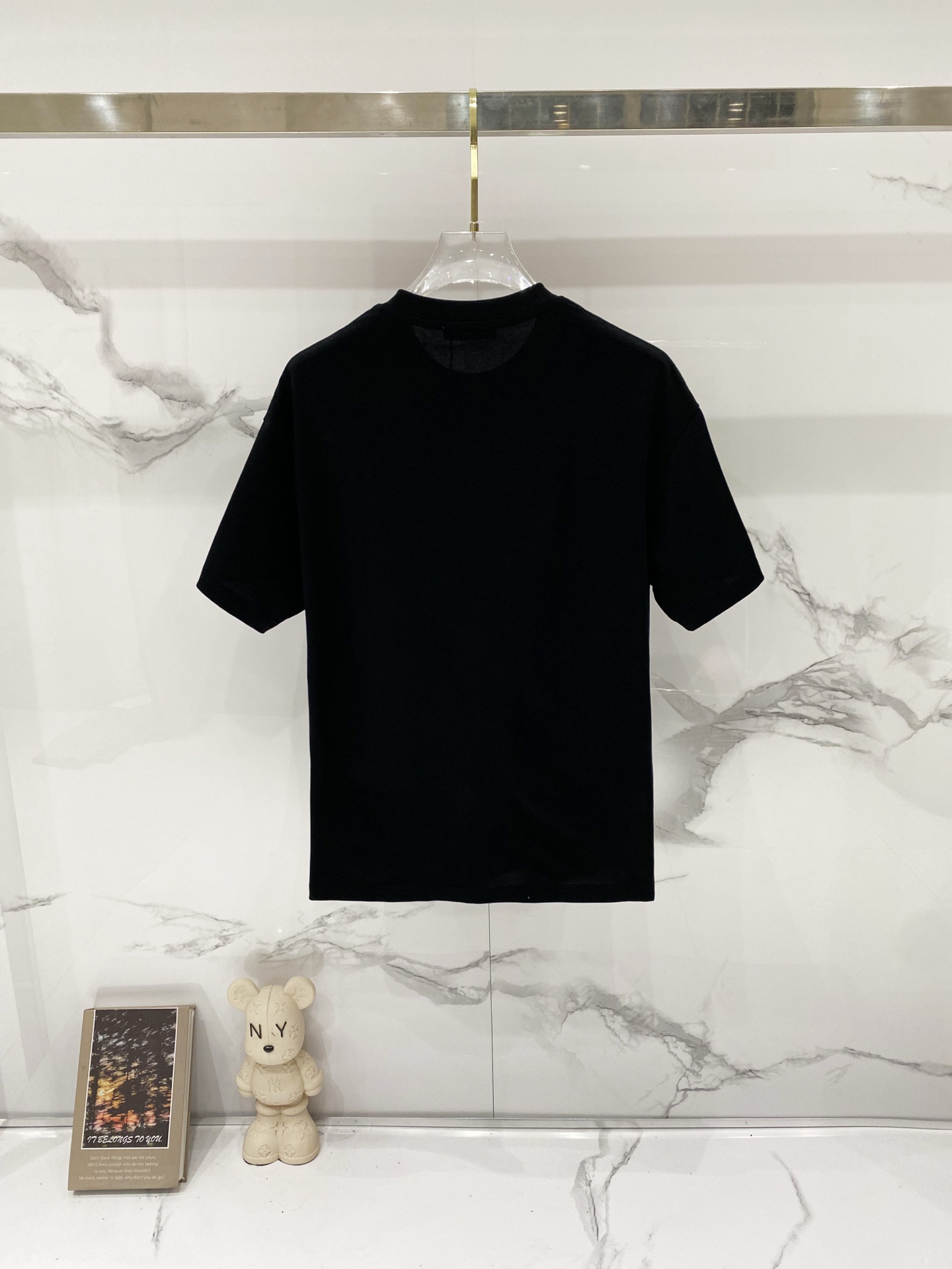 💰80
💰RADA-/普拉达-纯棉260克圆领T恤
印花小字母LOGO三角标铁牌徽章
纯原品质 原版面料100 ％棉质
百搭时尚 轻奢潮流
吊牌 领标 洗水 三标齐全
尺码:XS-L
颜色:黑色.白色