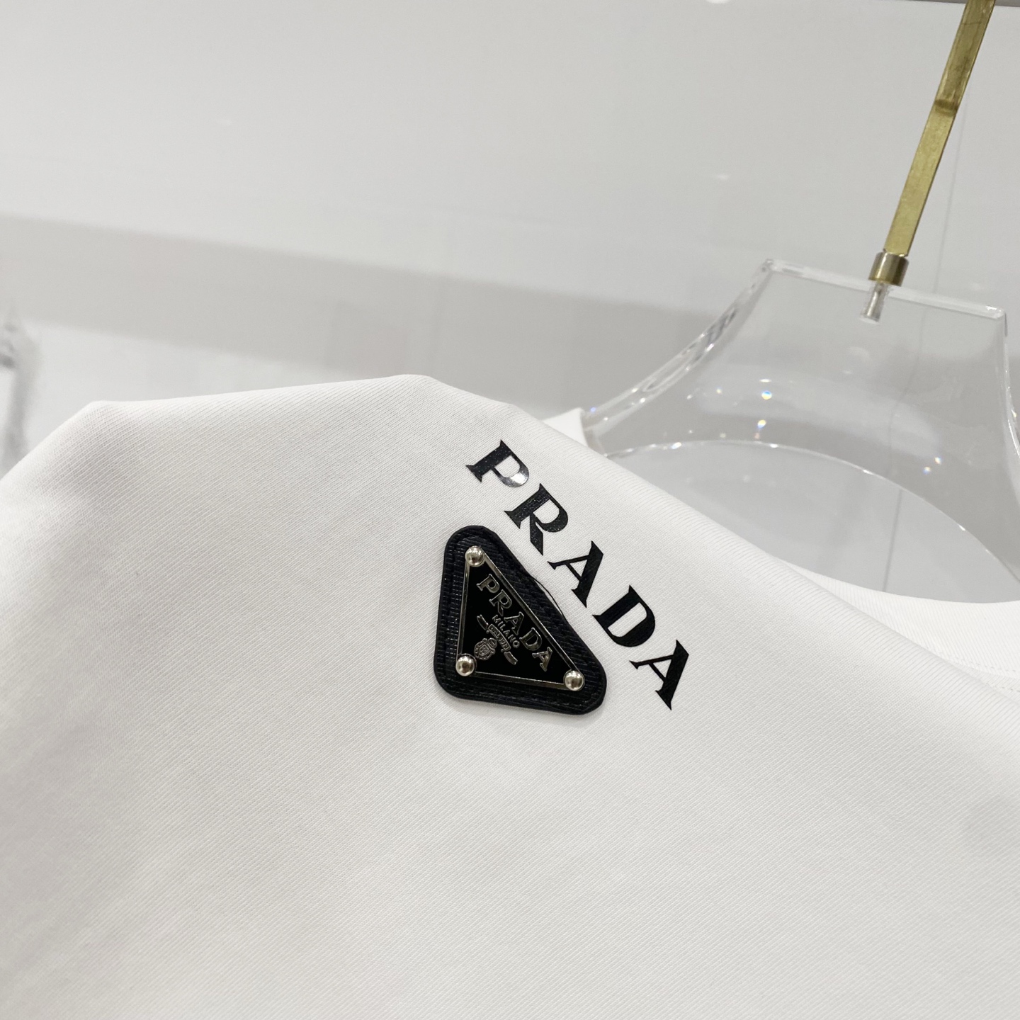 💰80
💰RADA-/普拉达-纯棉260克圆领T恤
印花小字母LOGO三角标铁牌徽章
纯原品质 原版面料100 ％棉质
百搭时尚 轻奢潮流
吊牌 领标 洗水 三标齐全
尺码:XS-L
颜色:黑色.白色