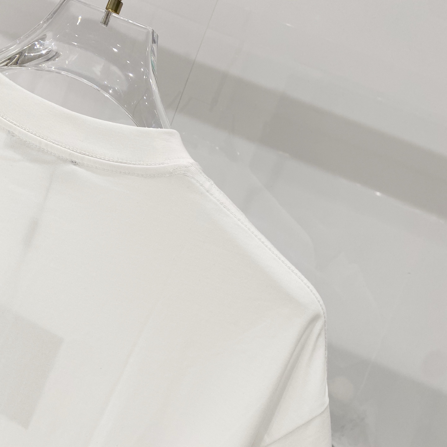 💰80
💰RADA-/普拉达-纯棉260克圆领T恤
印花小字母LOGO三角标铁牌徽章
纯原品质 原版面料100 ％棉质
百搭时尚 轻奢潮流
吊牌 领标 洗水 三标齐全
尺码:XS-L
颜色:黑色.白色