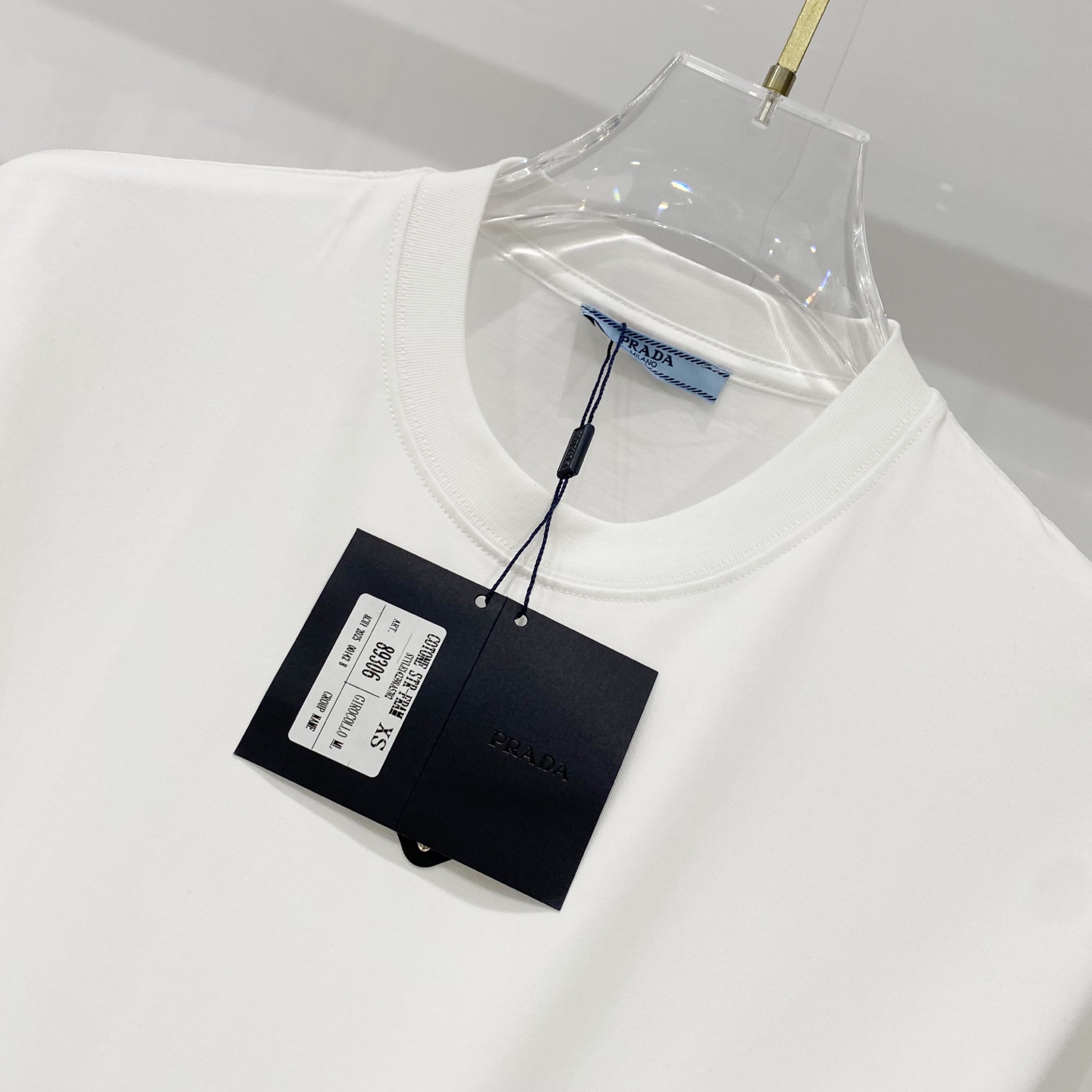 💰80
💰RADA-/普拉达-纯棉260克圆领T恤
印花小字母LOGO三角标铁牌徽章
纯原品质 原版面料100 ％棉质
百搭时尚 轻奢潮流
吊牌 领标 洗水 三标齐全
尺码:XS-L
颜色:黑色.白色